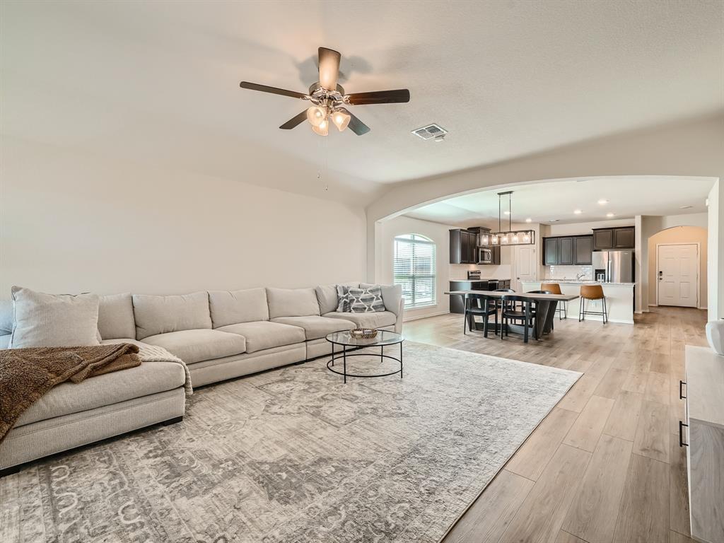 201 Break Ave, Taylor, TX 76574