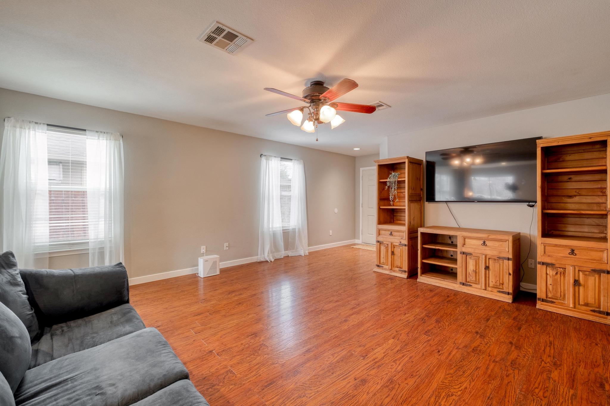 4302 Kings Canyon Dr, Taylor, TX 76574