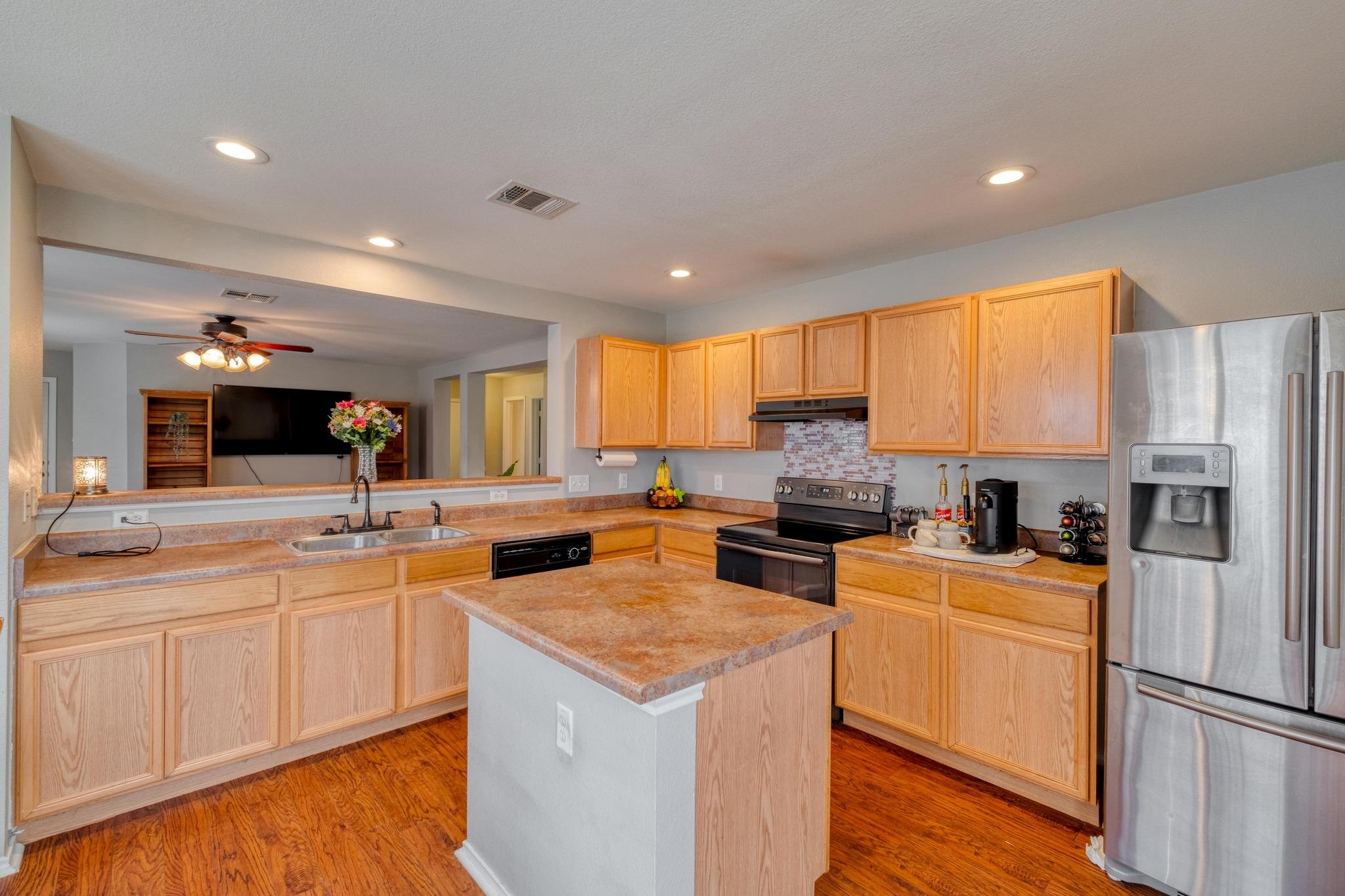 4302 Kings Canyon Dr, Taylor, TX 76574