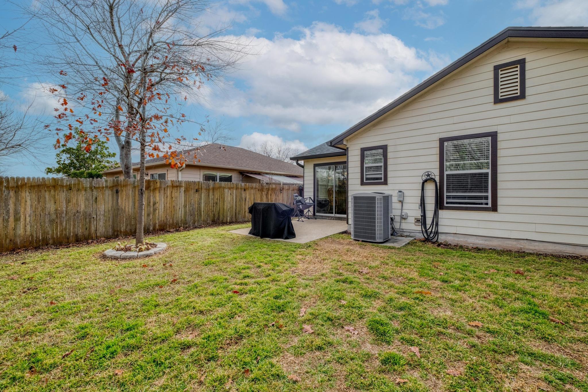 4302 Kings Canyon Dr, Taylor, TX 76574