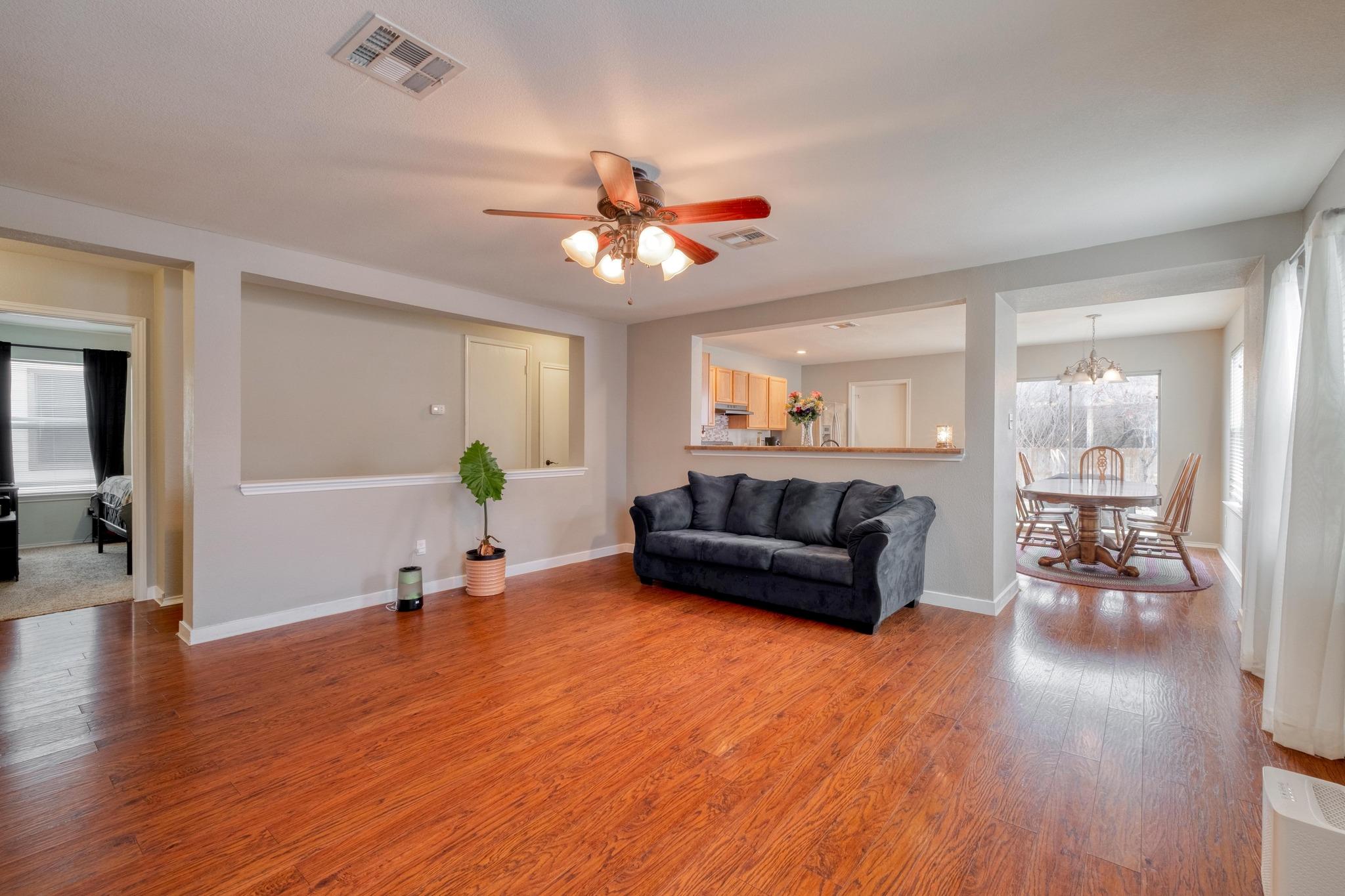 4302 Kings Canyon Dr, Taylor, TX 76574