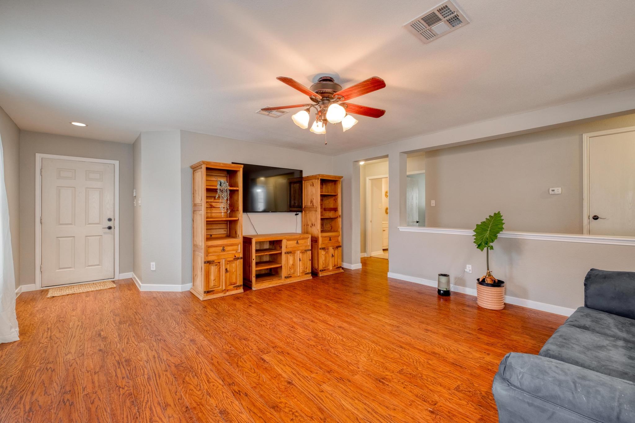 4302 Kings Canyon Dr, Taylor, TX 76574