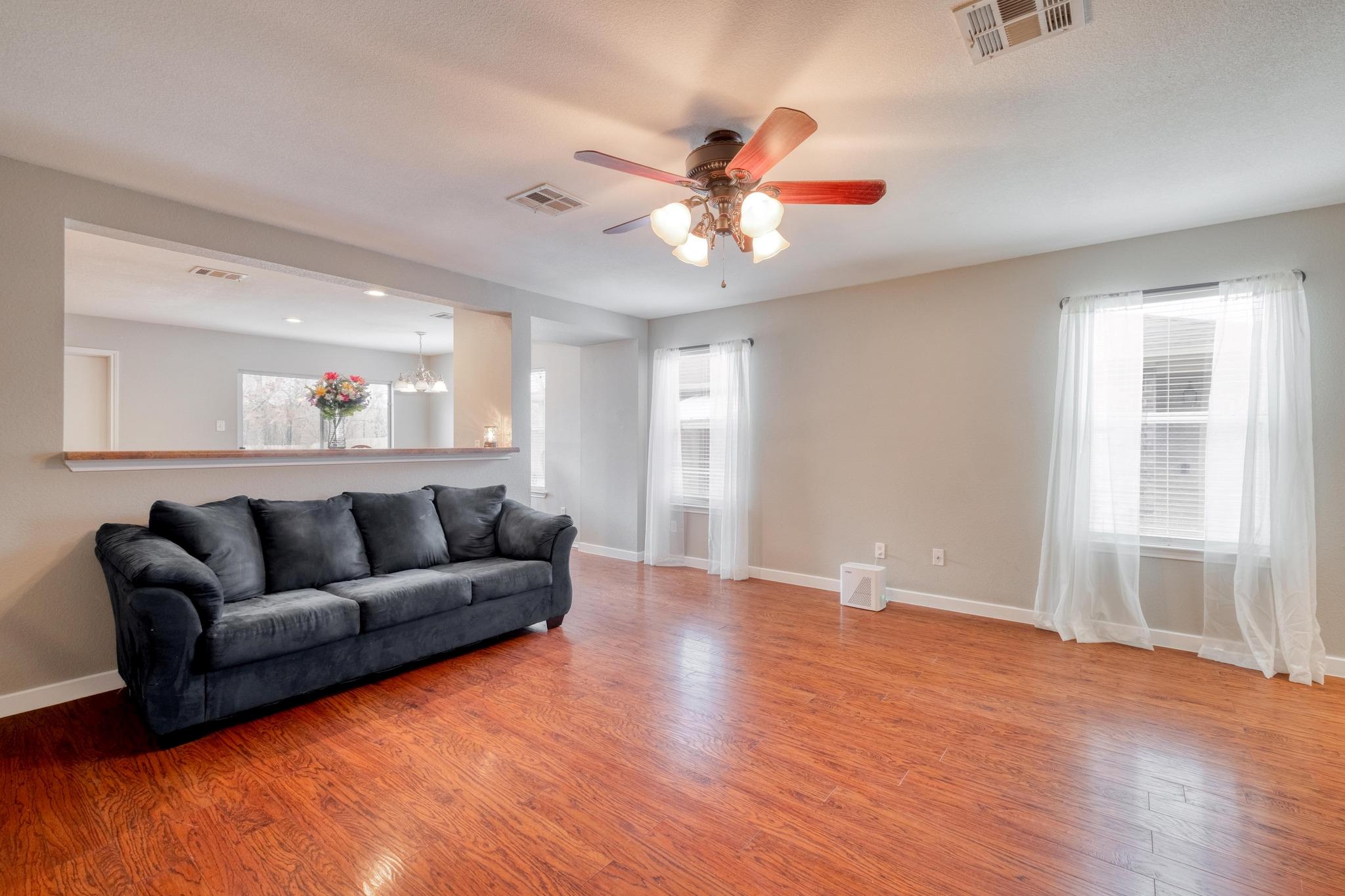 4302 Kings Canyon Dr, Taylor, TX 76574