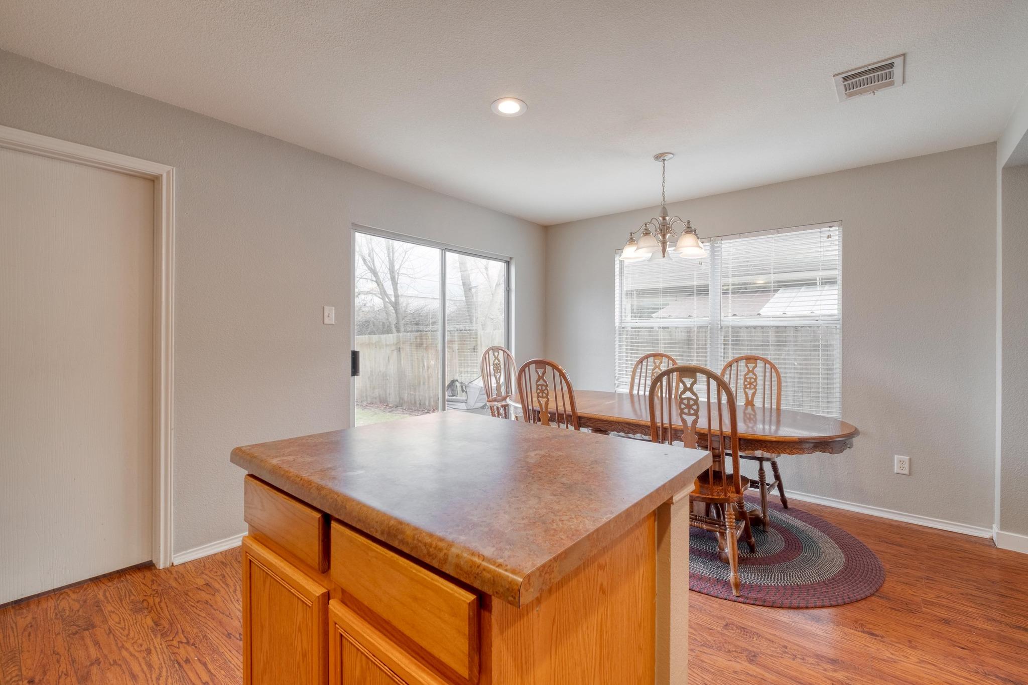 4302 Kings Canyon Dr, Taylor, TX 76574