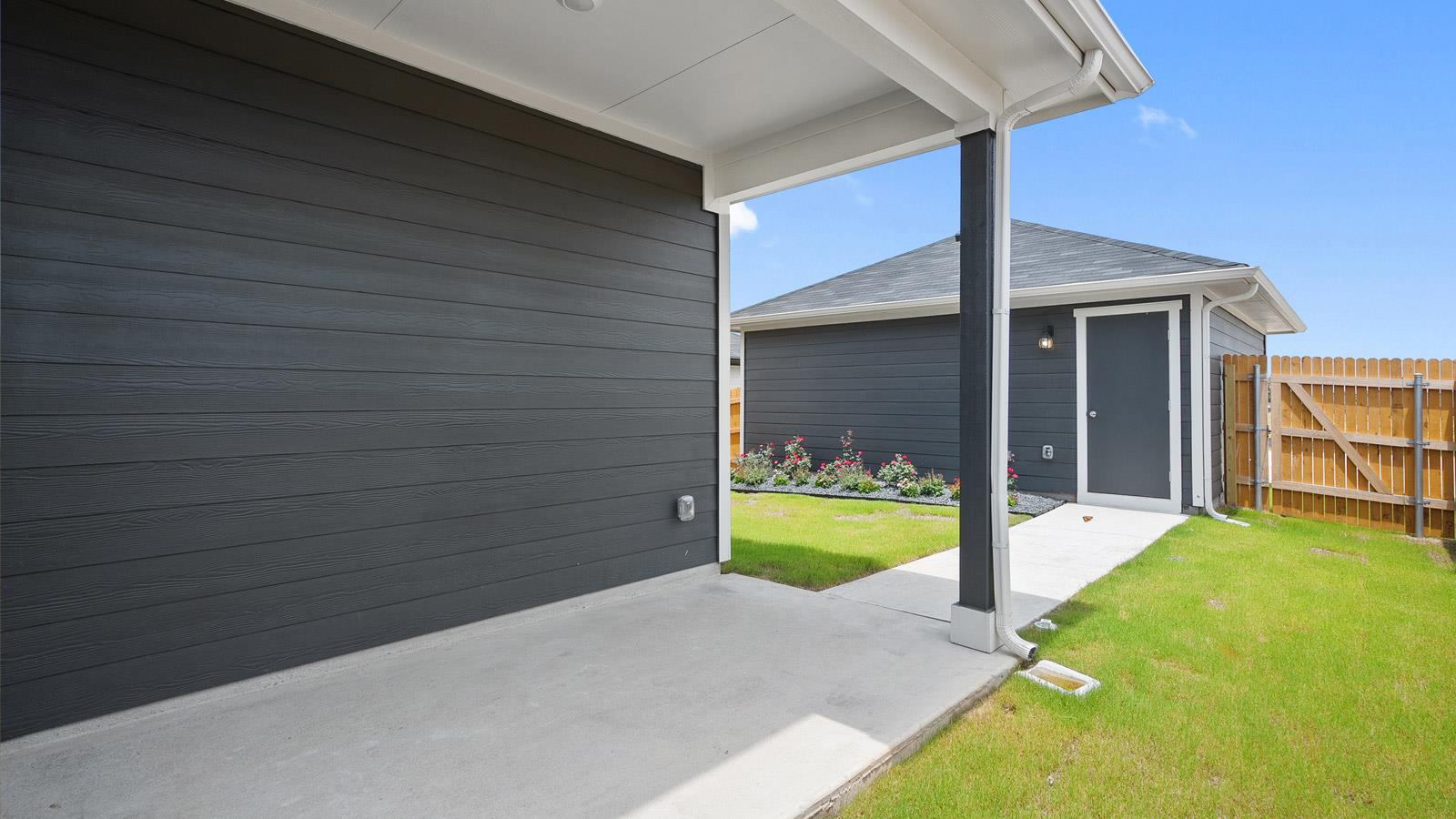 300 SANTO DOMINGO Rd, Bastrop, TX 78602