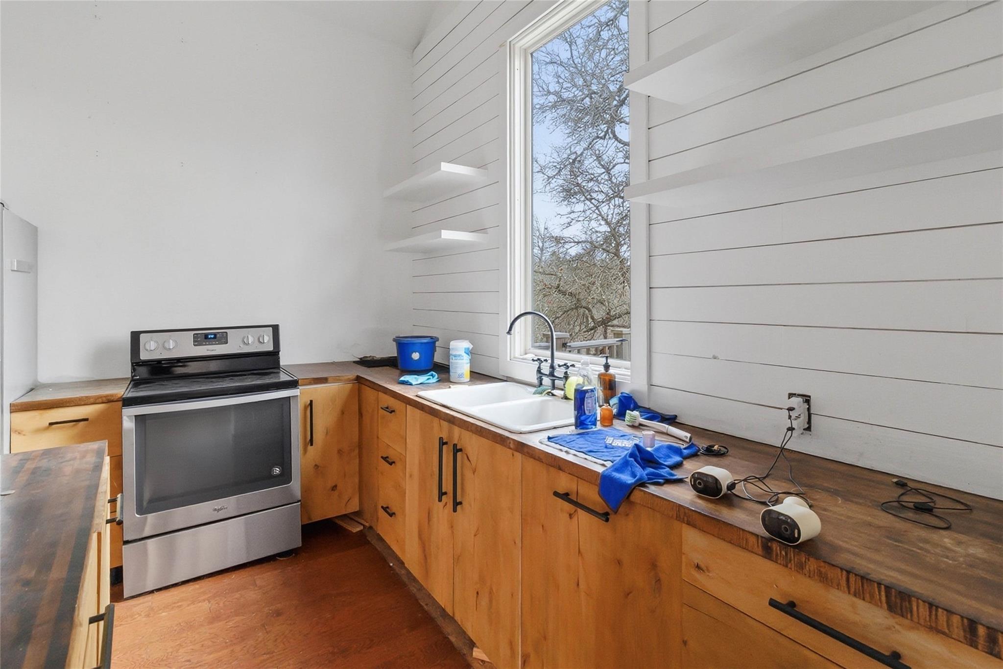 323 Cedar Ln, Cedar Creek, TX 78612