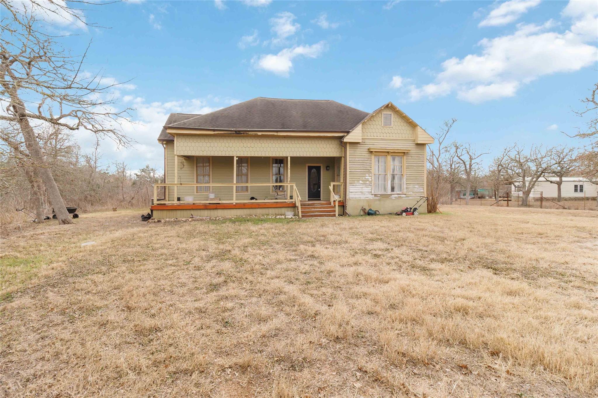 323 Cedar Ln, Cedar Creek, TX 78612