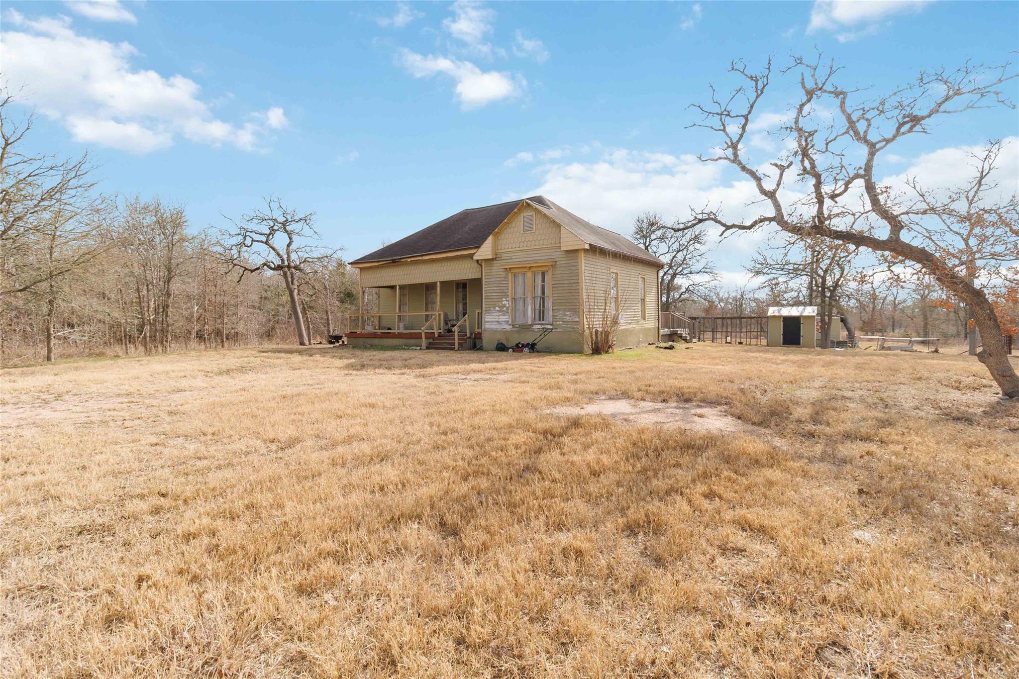 323 Cedar Ln, Cedar Creek, TX 78612
