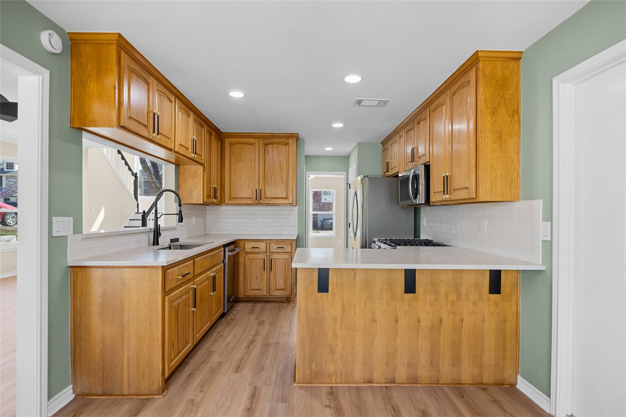 1002 Crestview St, Round Rock, TX 78681