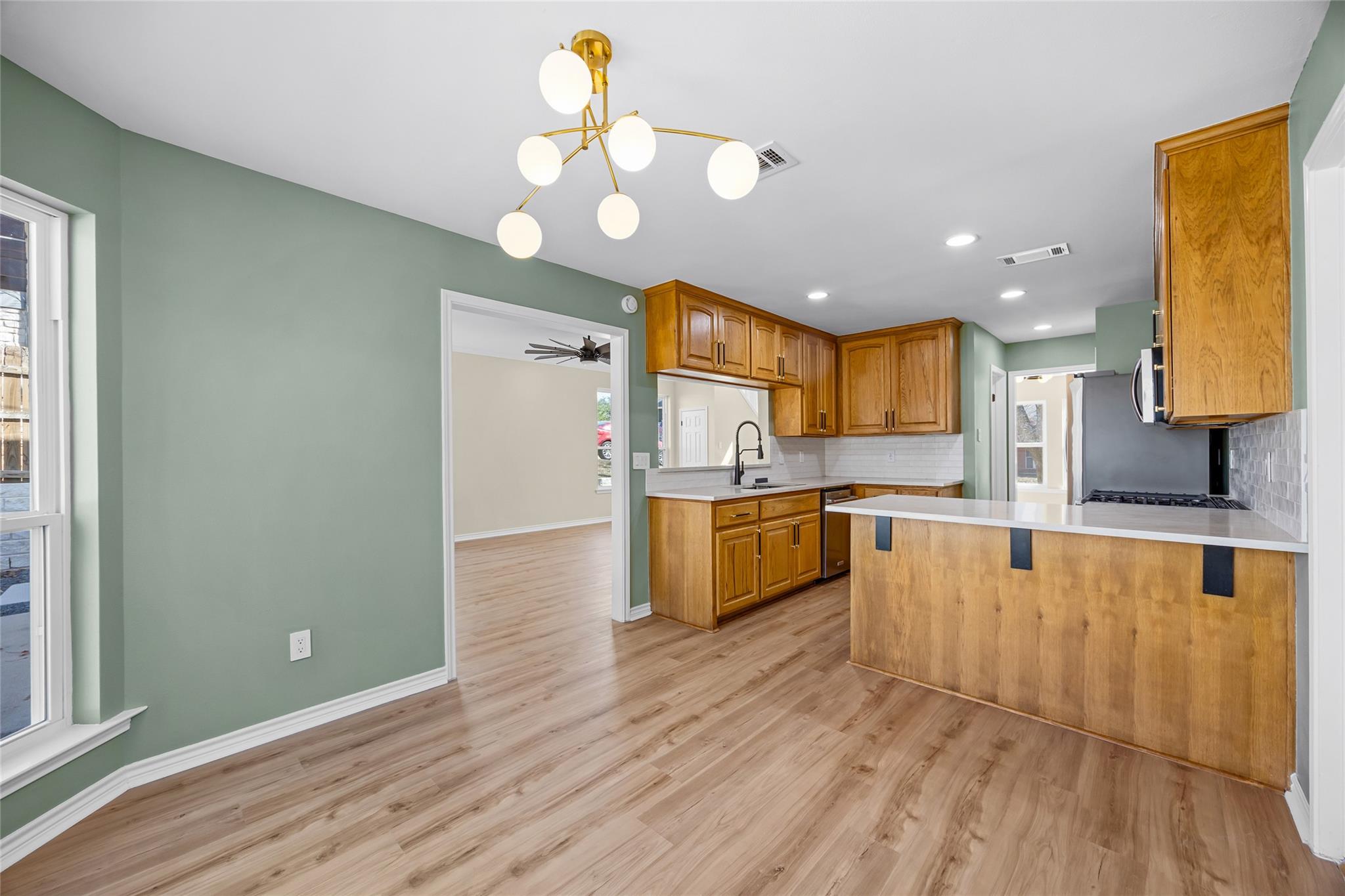 1002 Crestview St, Round Rock, TX 78681