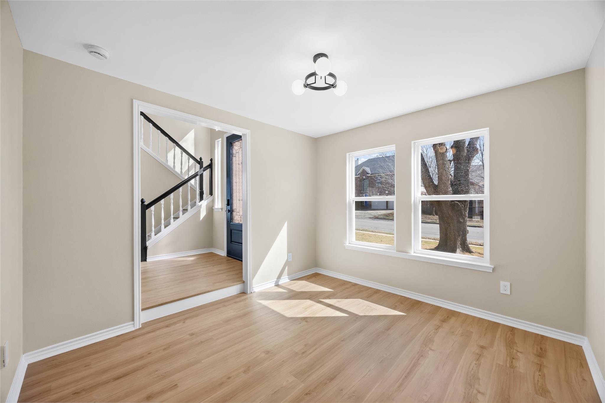 1002 Crestview St, Round Rock, TX 78681