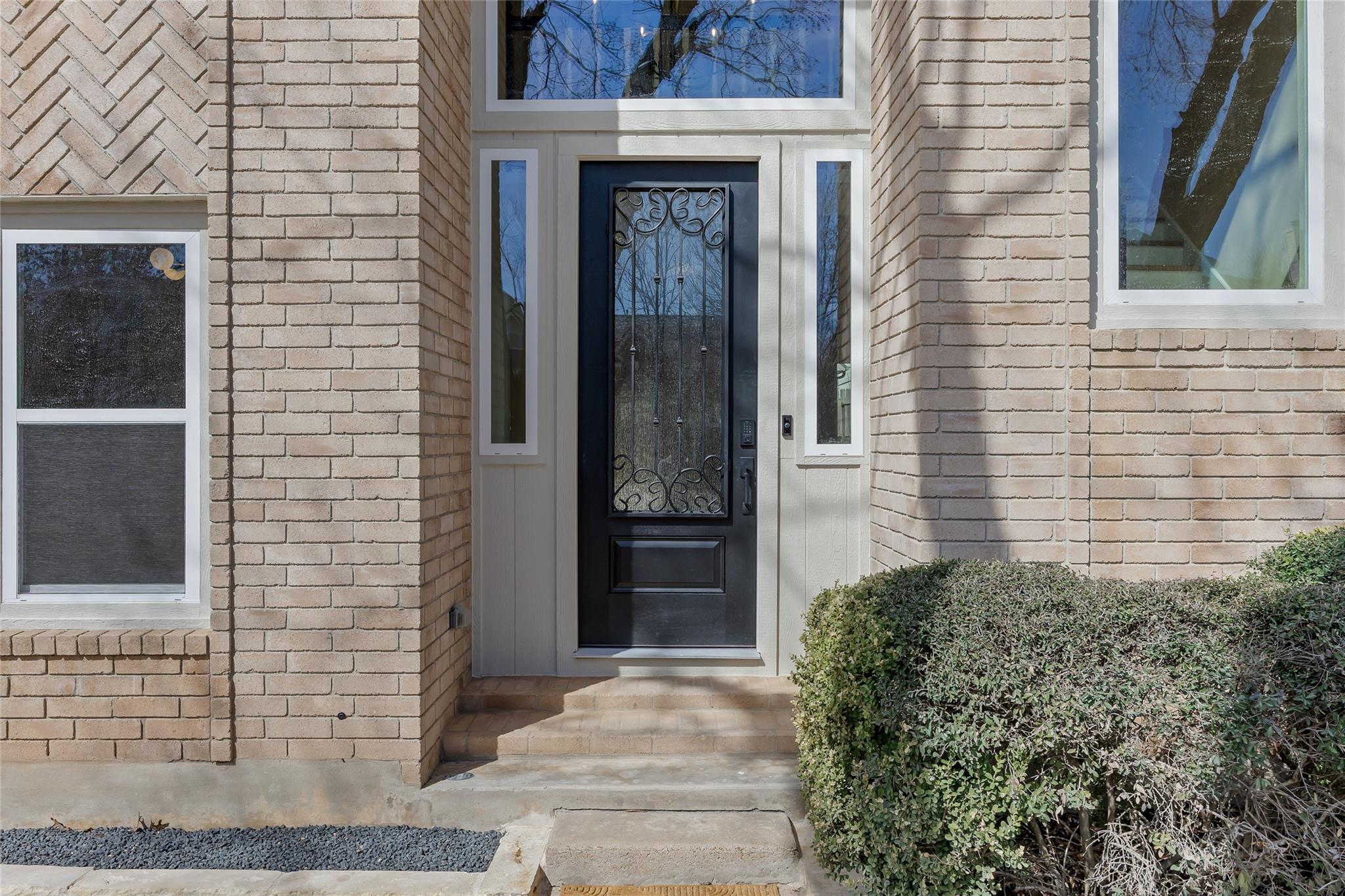 1002 Crestview St, Round Rock, TX 78681