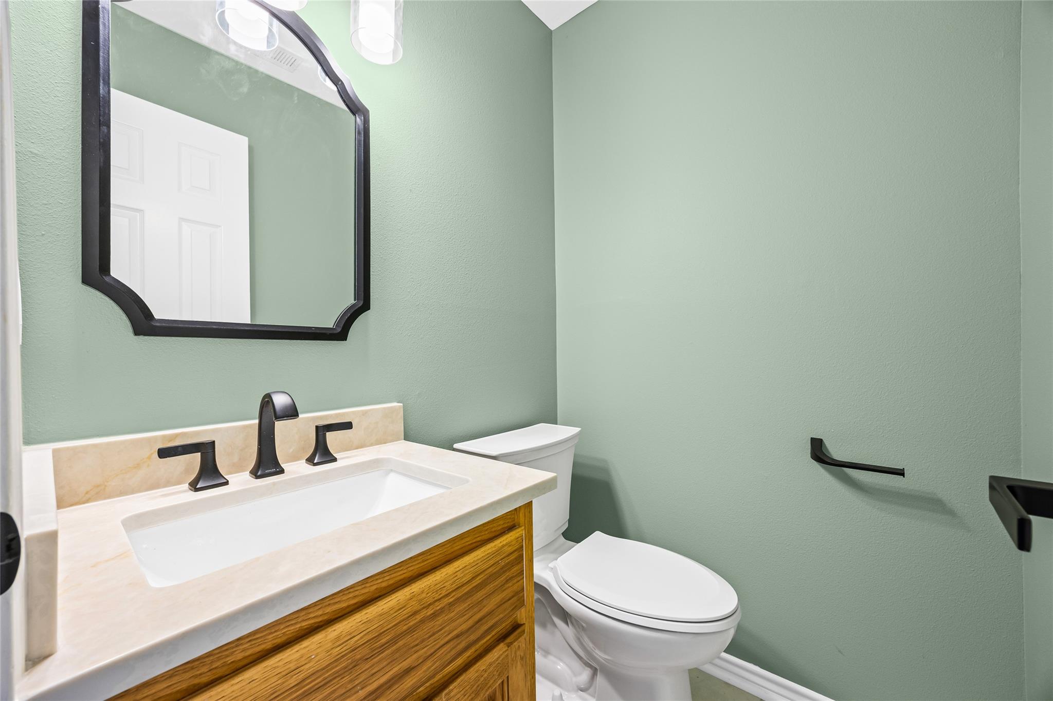 1002 Crestview St, Round Rock, TX 78681