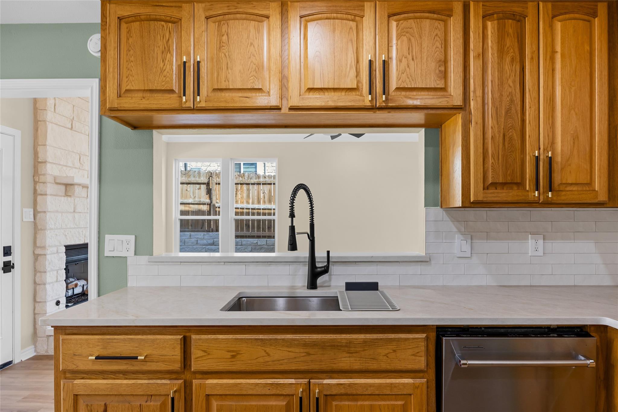 1002 Crestview St, Round Rock, TX 78681