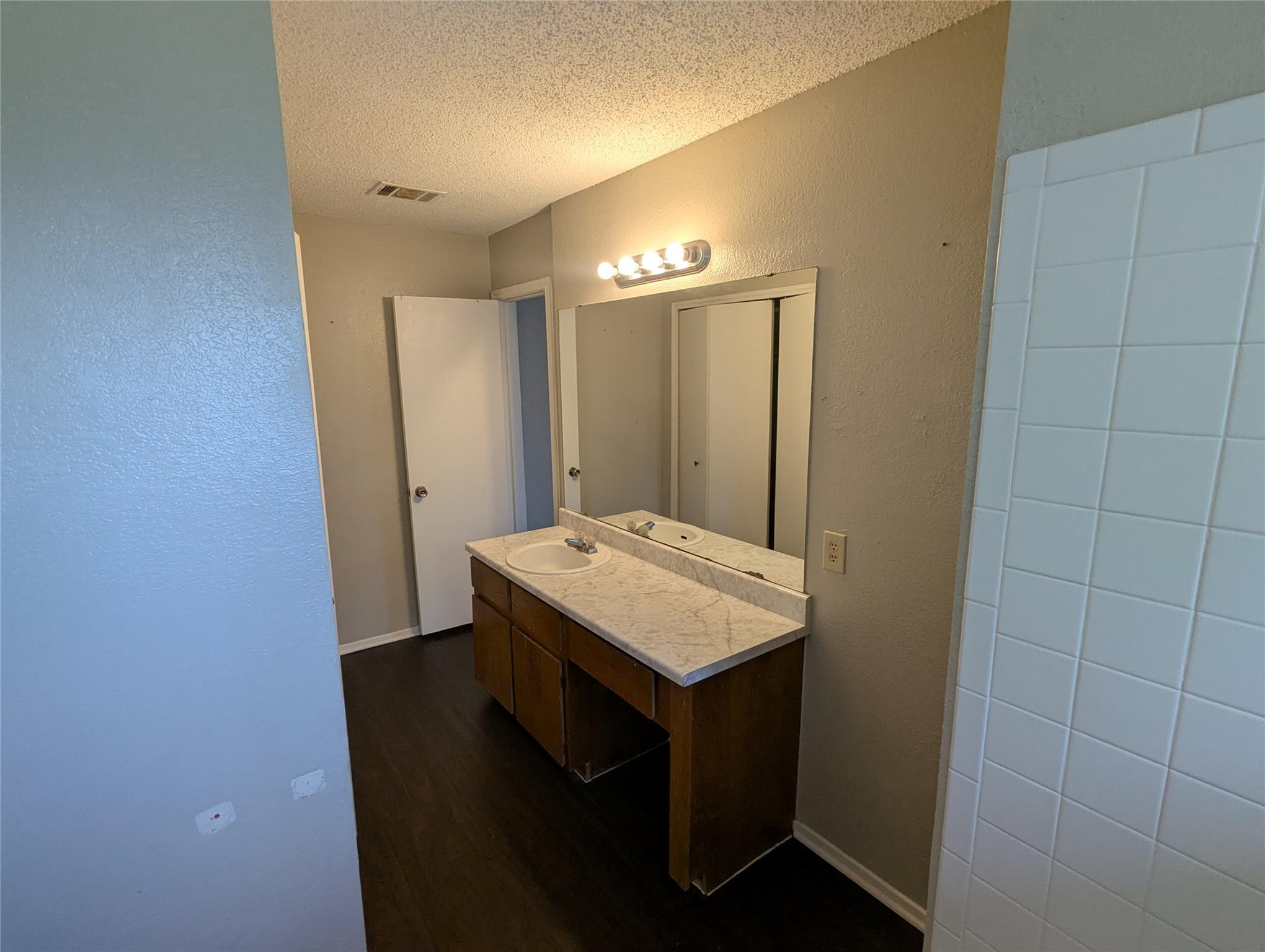 1204 Greenbriar Loop, Round Rock, TX 78664