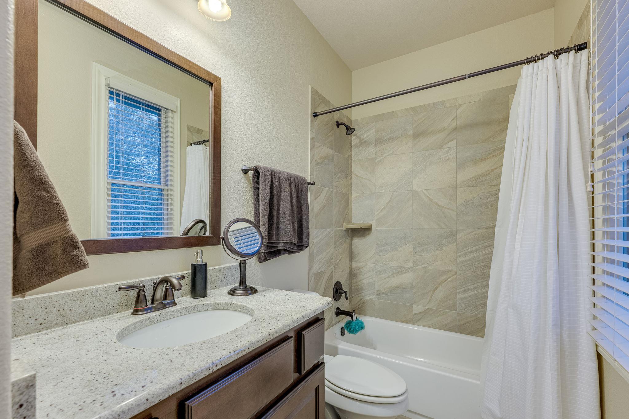 104 Bella Strada Cv, Austin, TX 78734