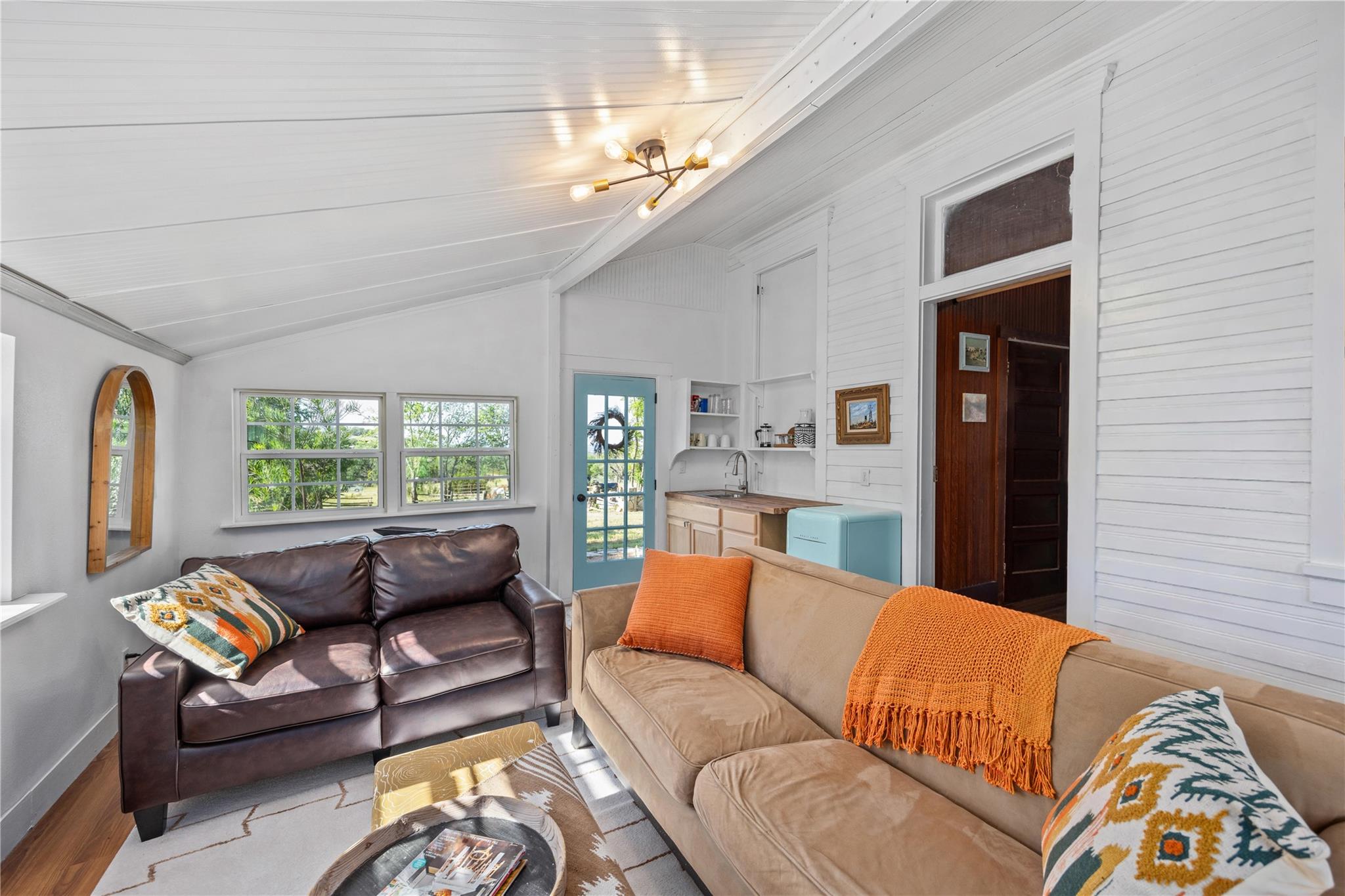 684 Stoneleigh Rd, Center Point, TX 78010