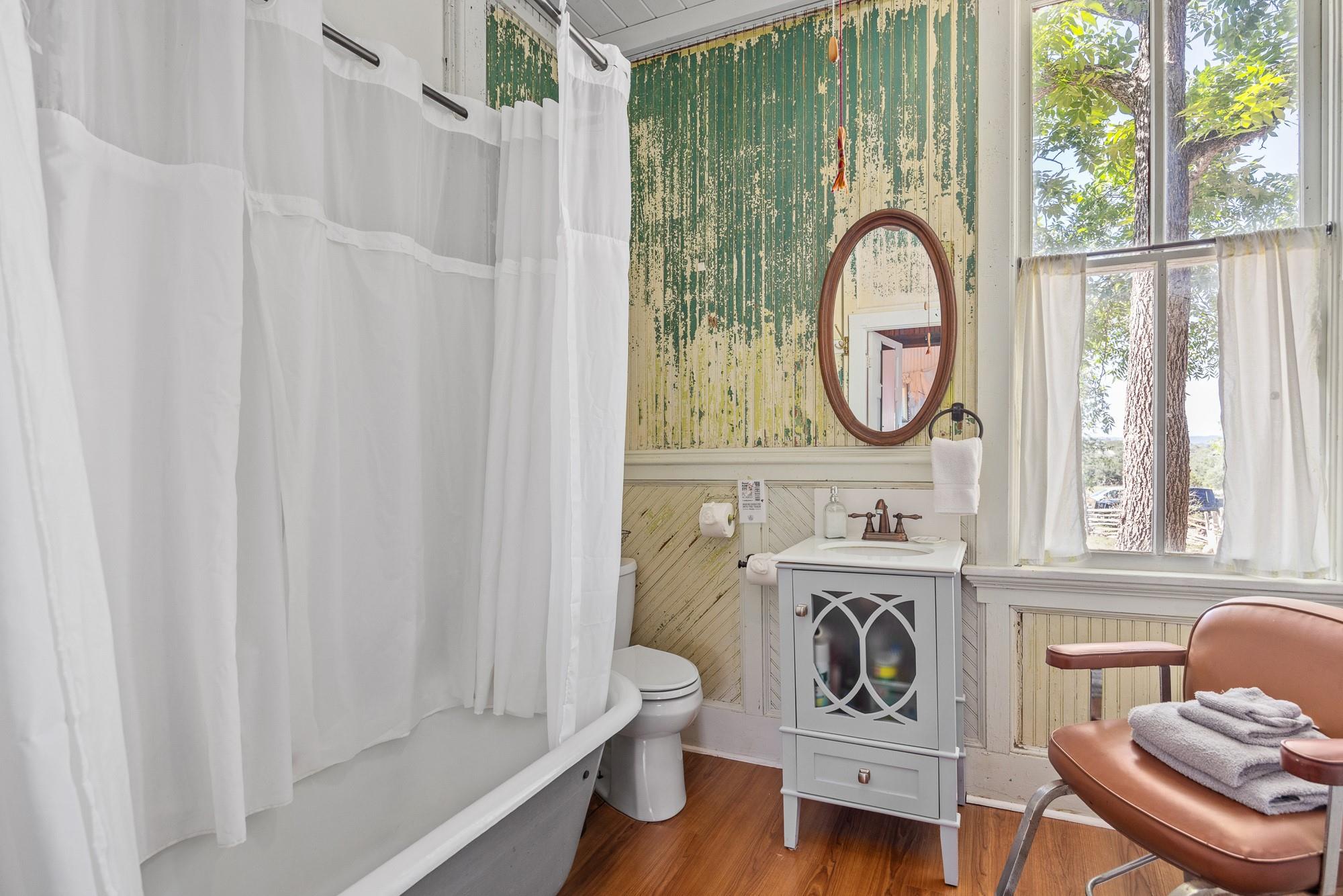 684 Stoneleigh Rd, Center Point, TX 78010