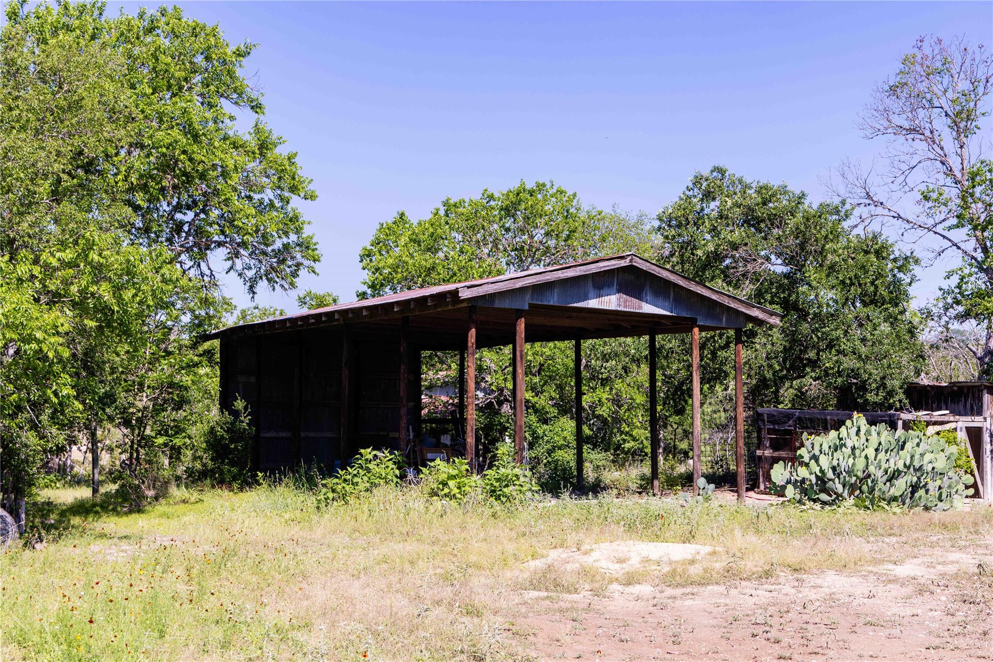 684 Stoneleigh Rd, Center Point, TX 78010
