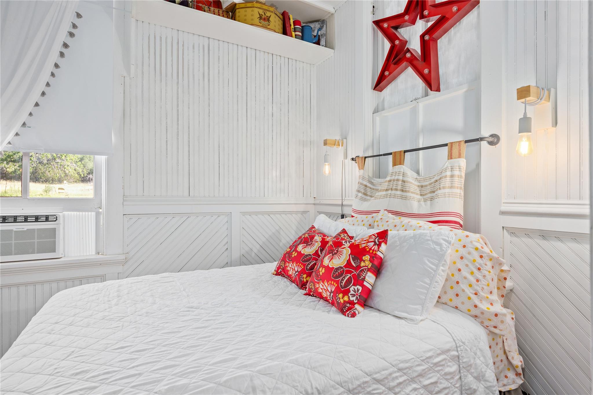 684 Stoneleigh Rd, Center Point, TX 78010