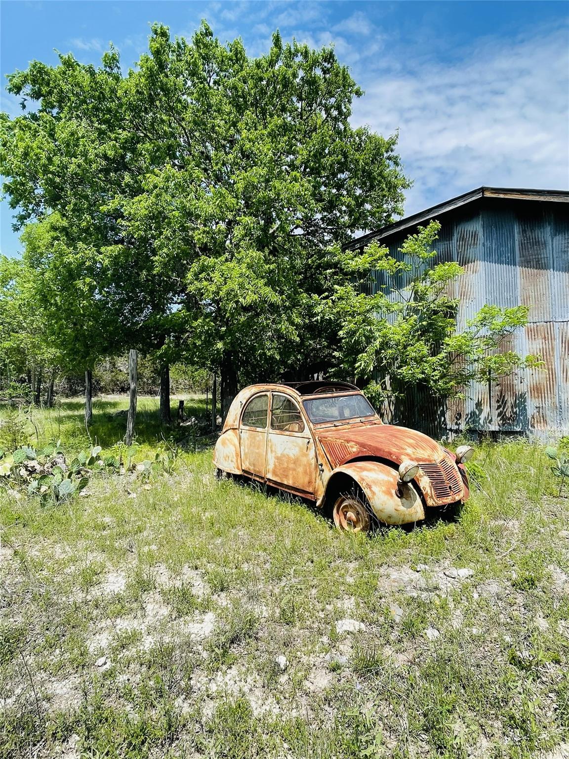 684 Stoneleigh Rd, Center Point, TX 78010