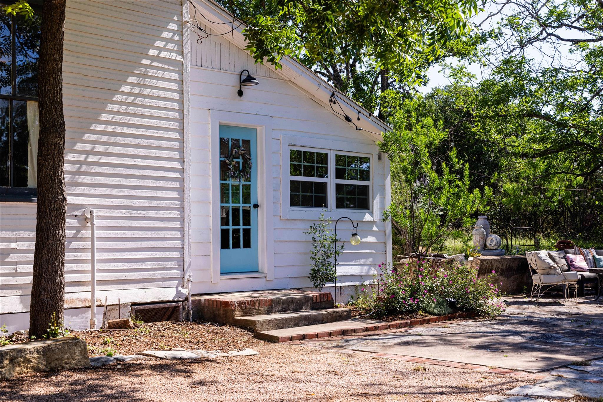 684 Stoneleigh Rd, Center Point, TX 78010