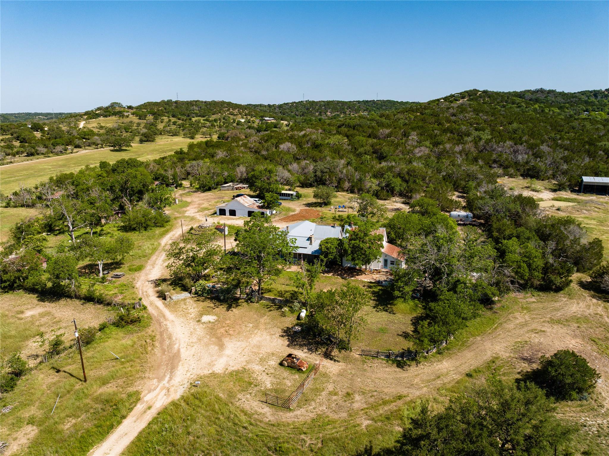 684 Stoneleigh Rd, Center Point, TX 78010