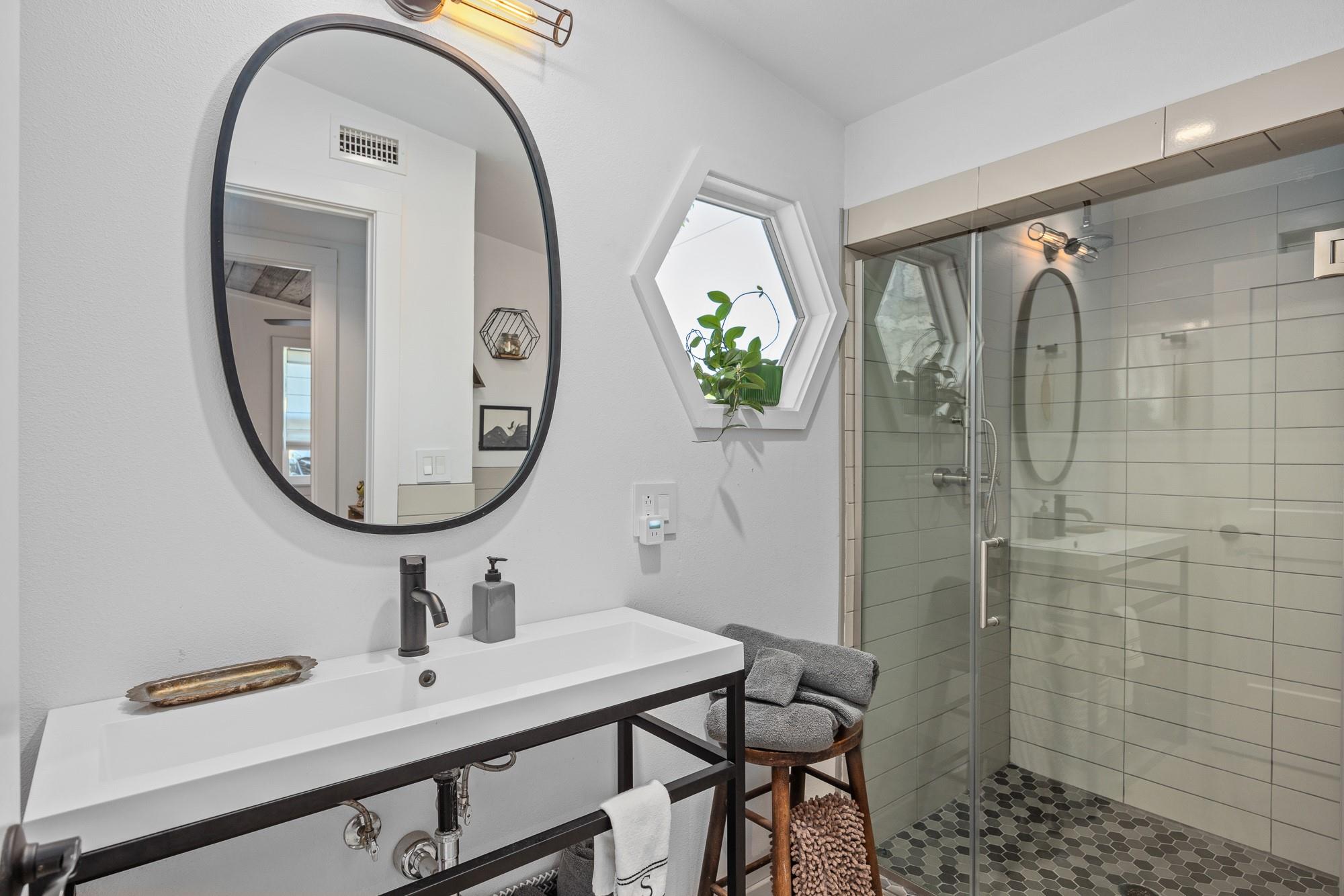 684 Stoneleigh Rd, Center Point, TX 78010