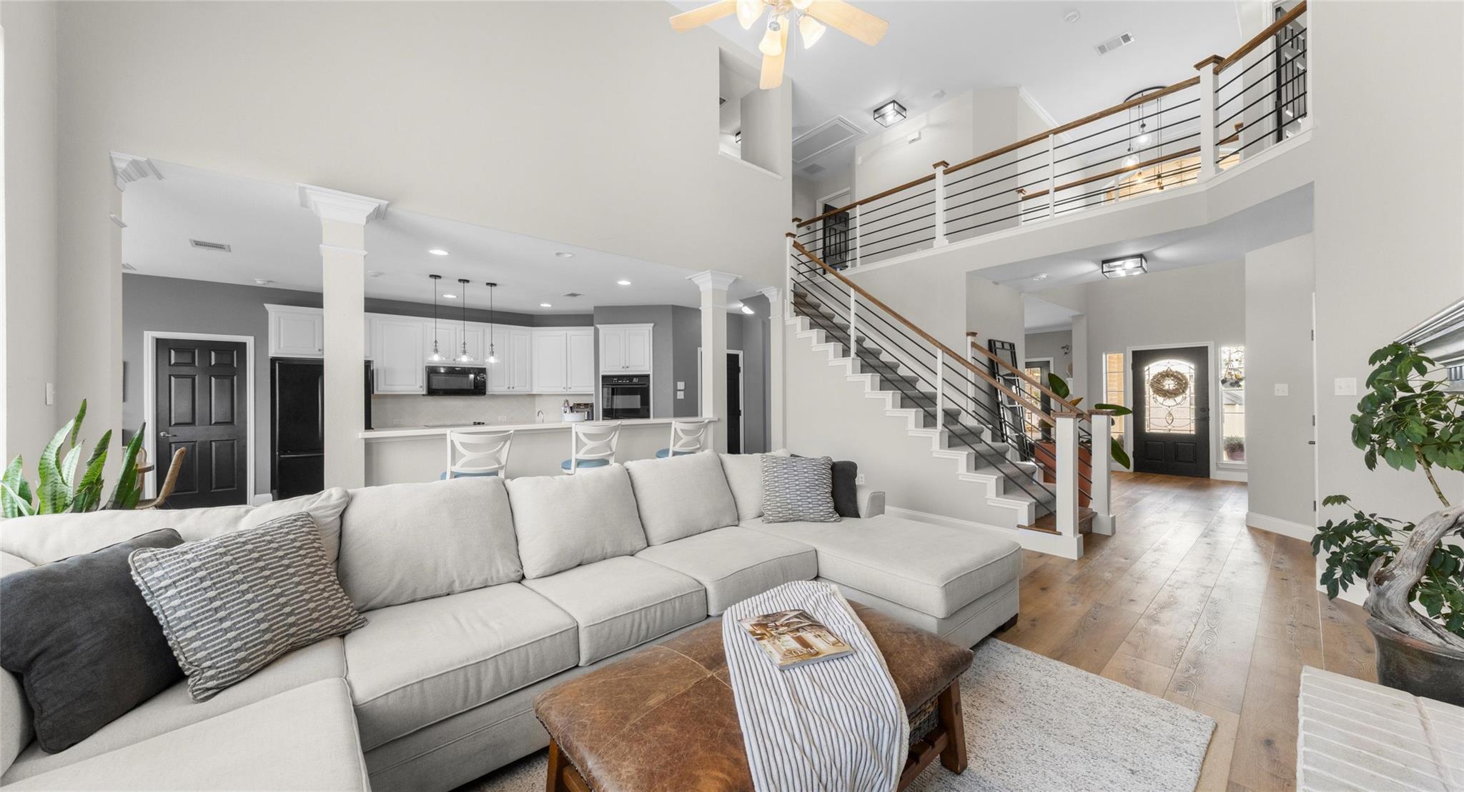 18702 Venture Dr, Point Venture, TX 78645