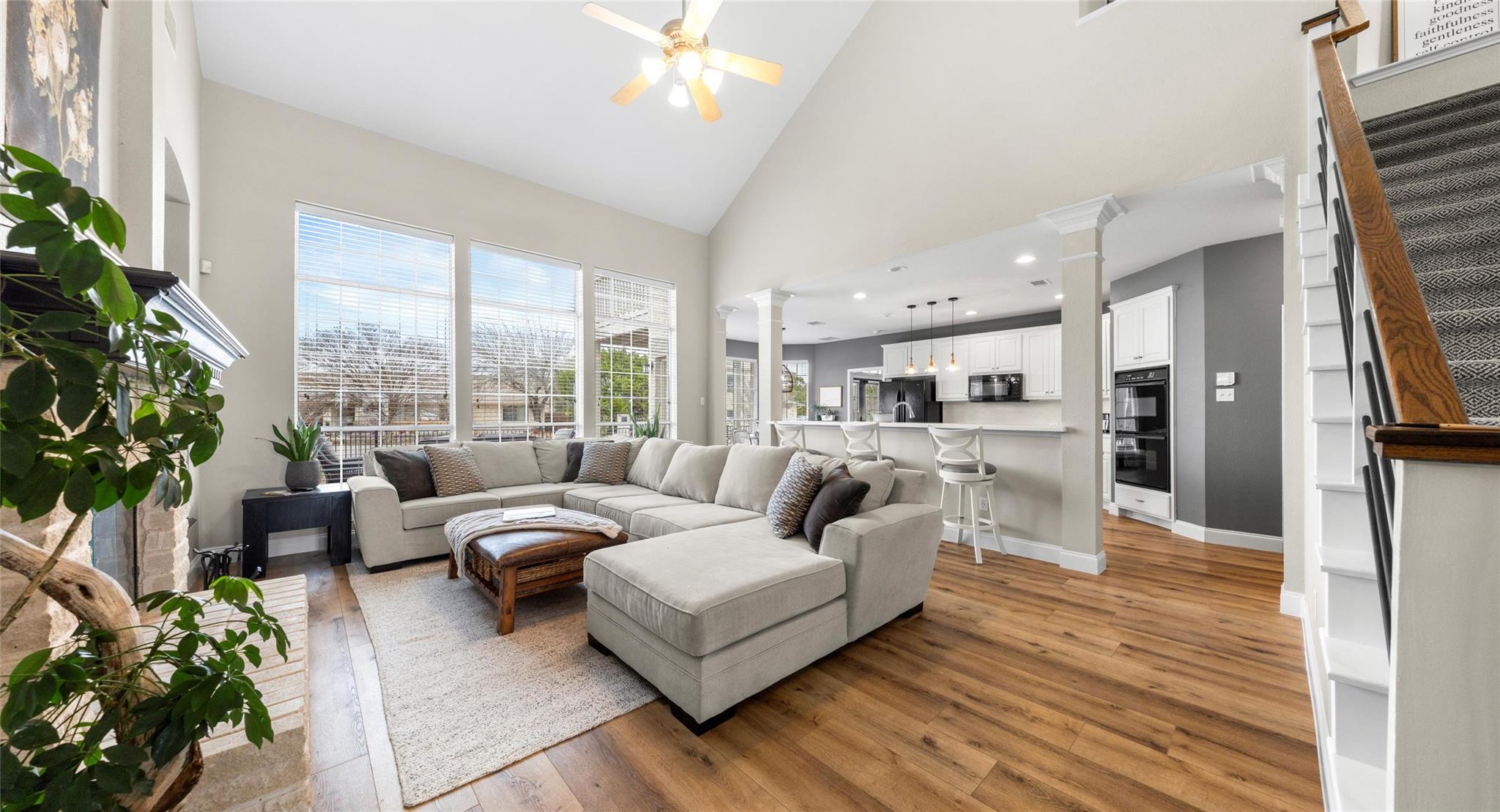 18702 Venture Dr, Point Venture, TX 78645