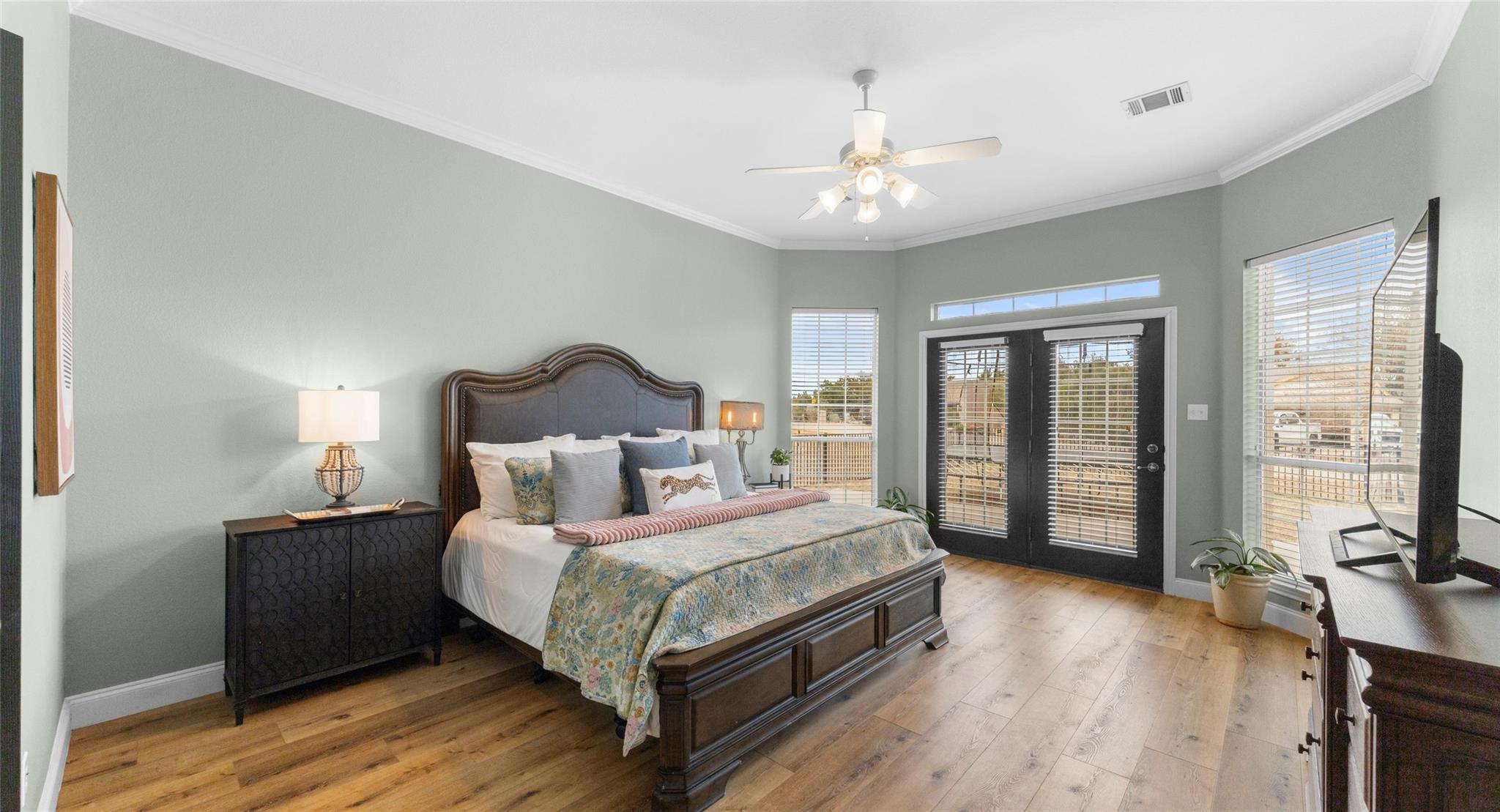 18702 Venture Dr, Point Venture, TX 78645