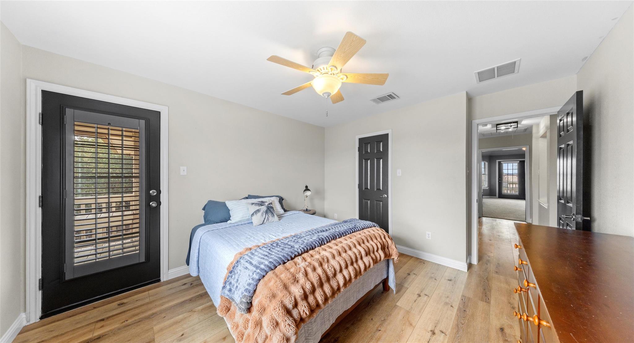 18702 Venture Dr, Point Venture, TX 78645