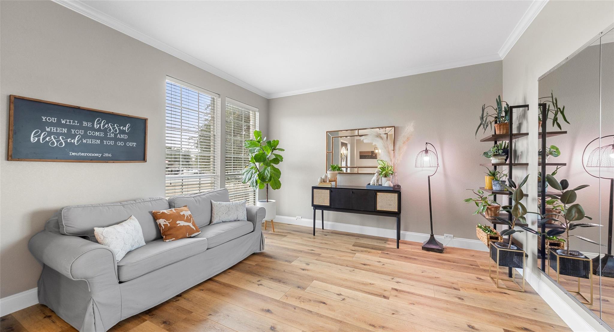 18702 Venture Dr, Point Venture, TX 78645