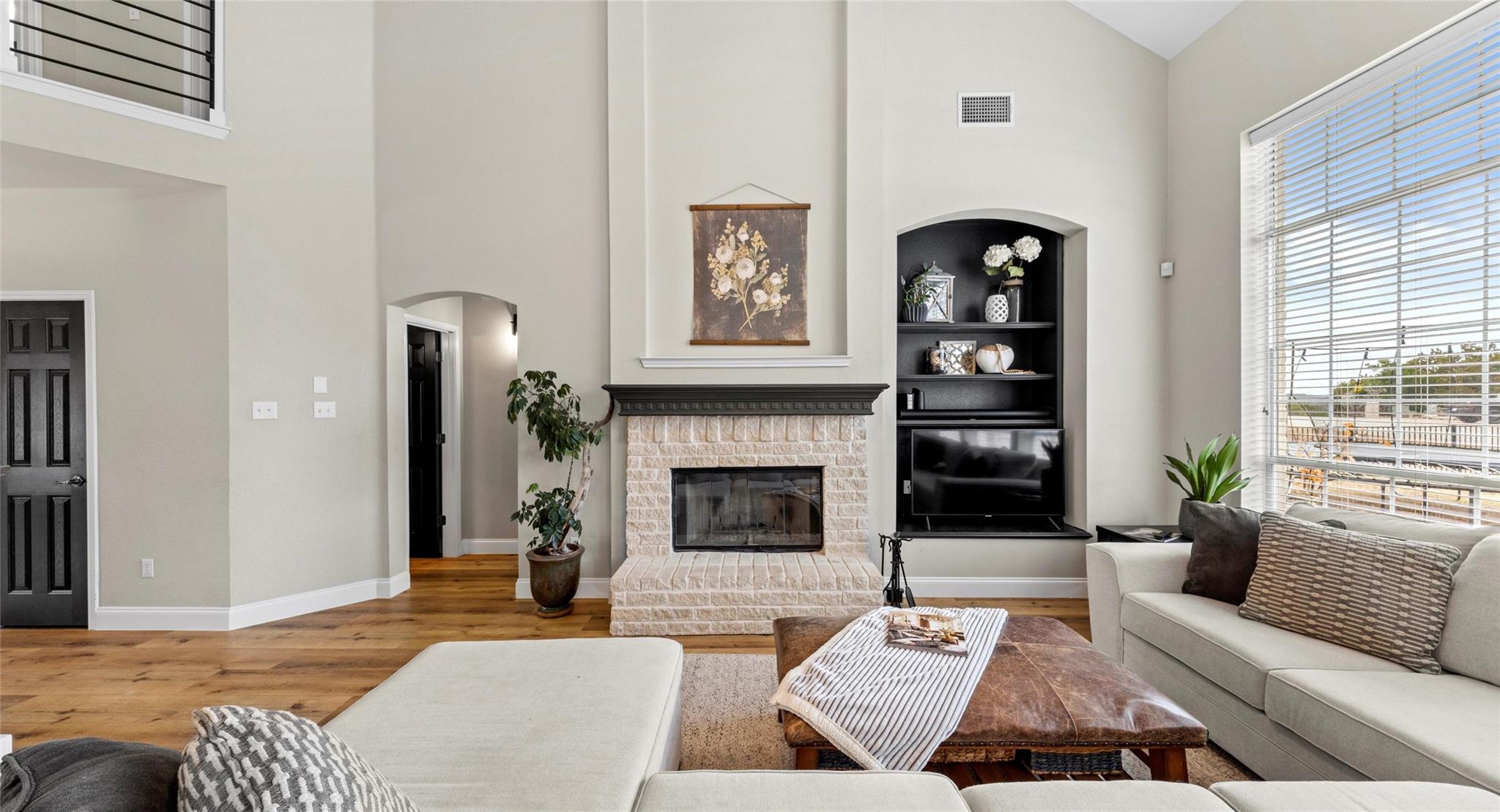 18702 Venture Dr, Point Venture, TX 78645