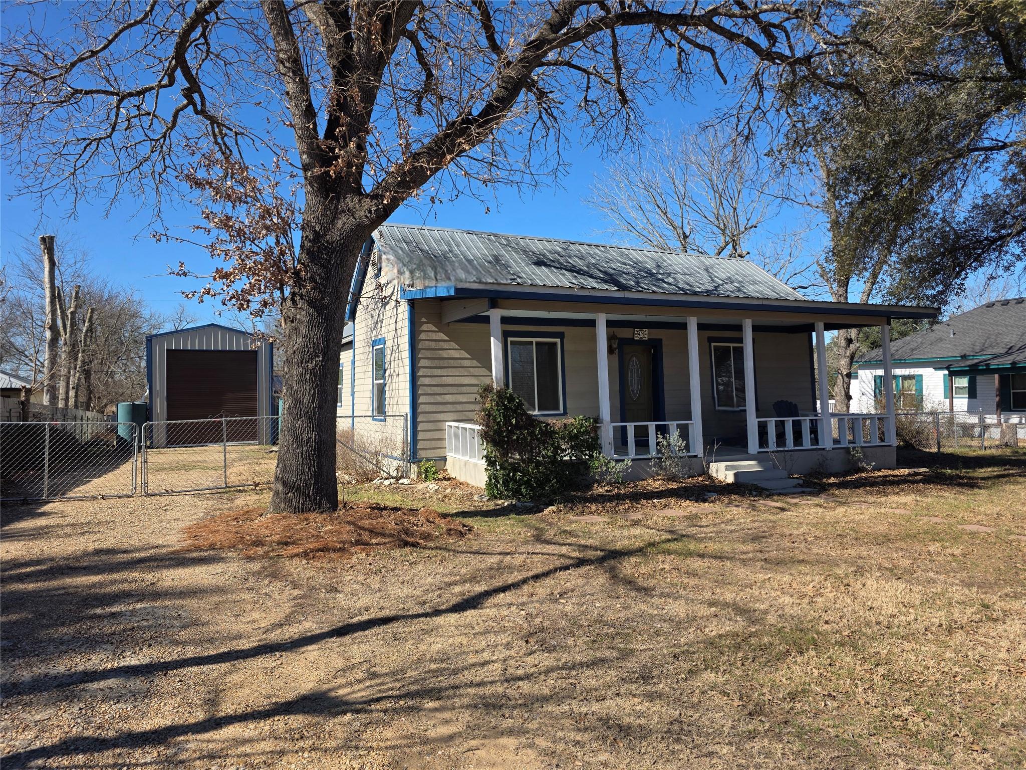 415 N Main St, Rockdale, TX 76567