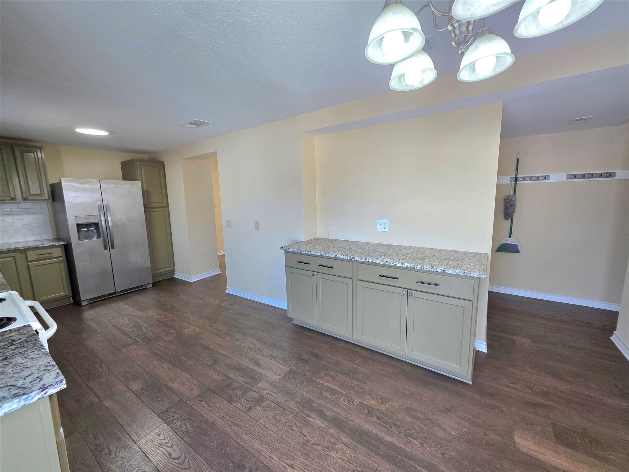 415 N Main St, Rockdale, TX 76567