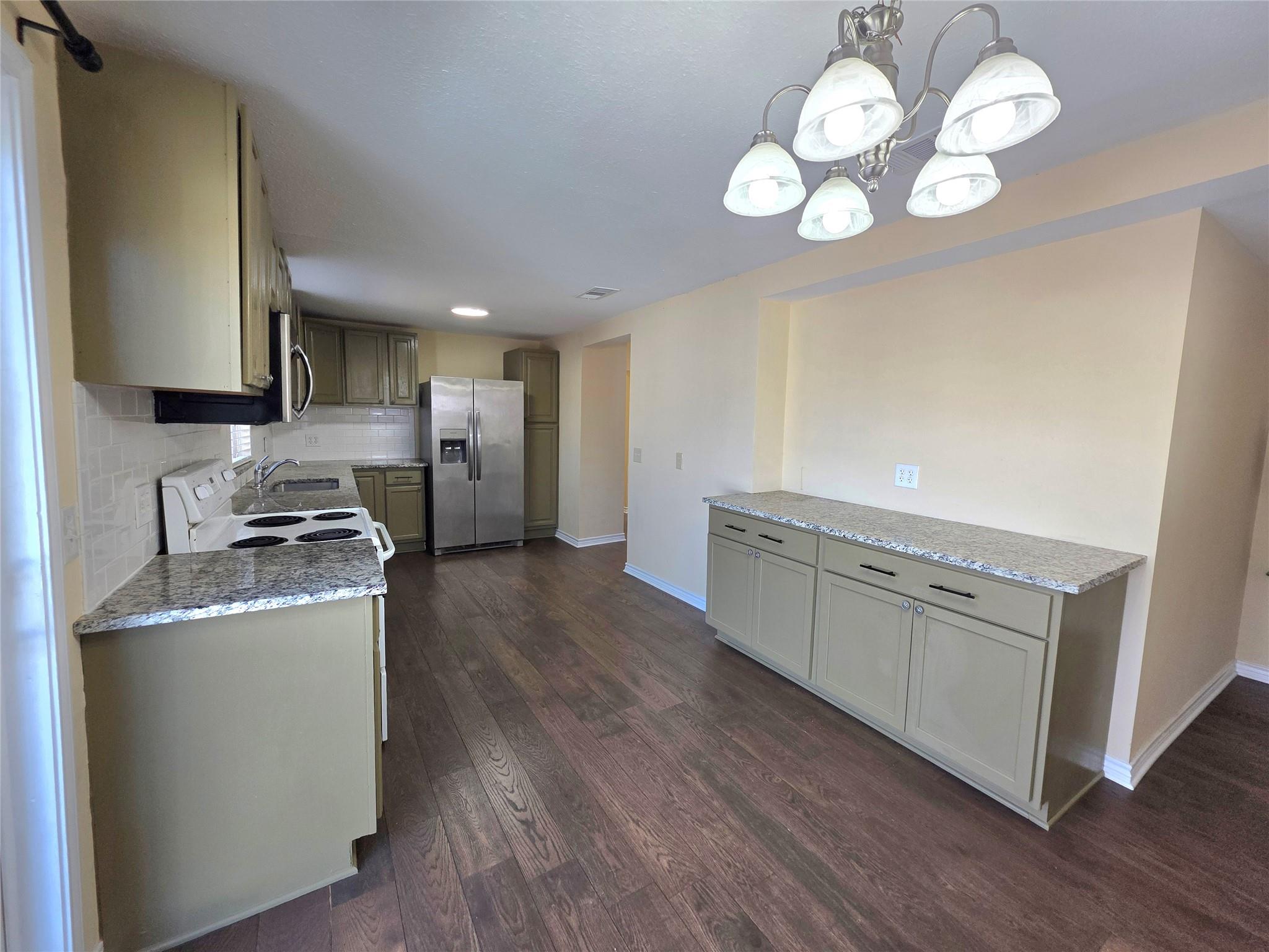 415 N Main St, Rockdale, TX 76567