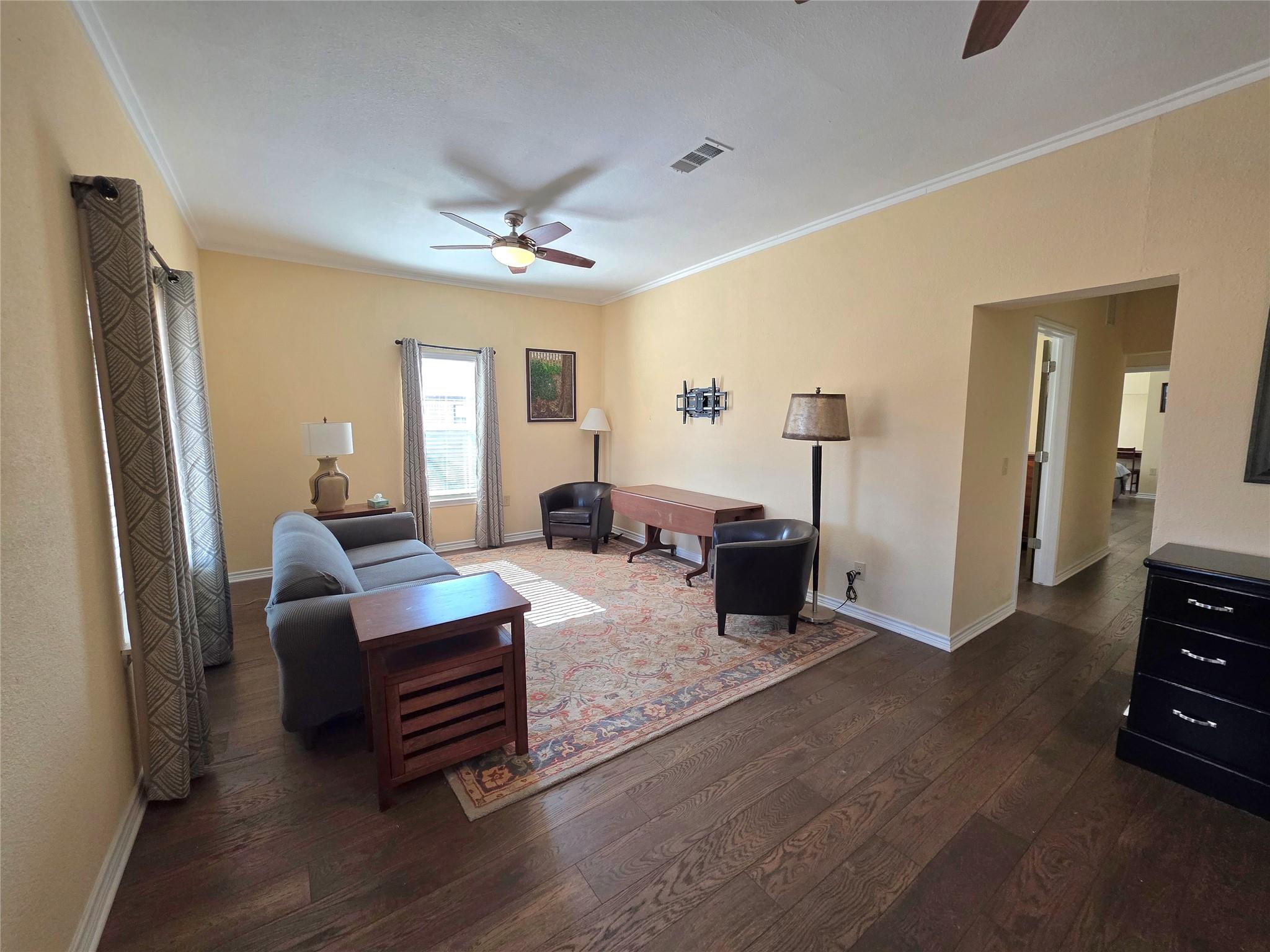 415 N Main St, Rockdale, TX 76567