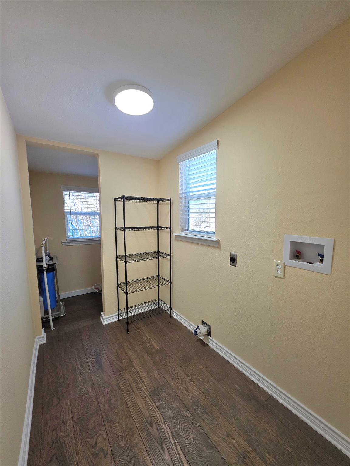 415 N Main St, Rockdale, TX 76567