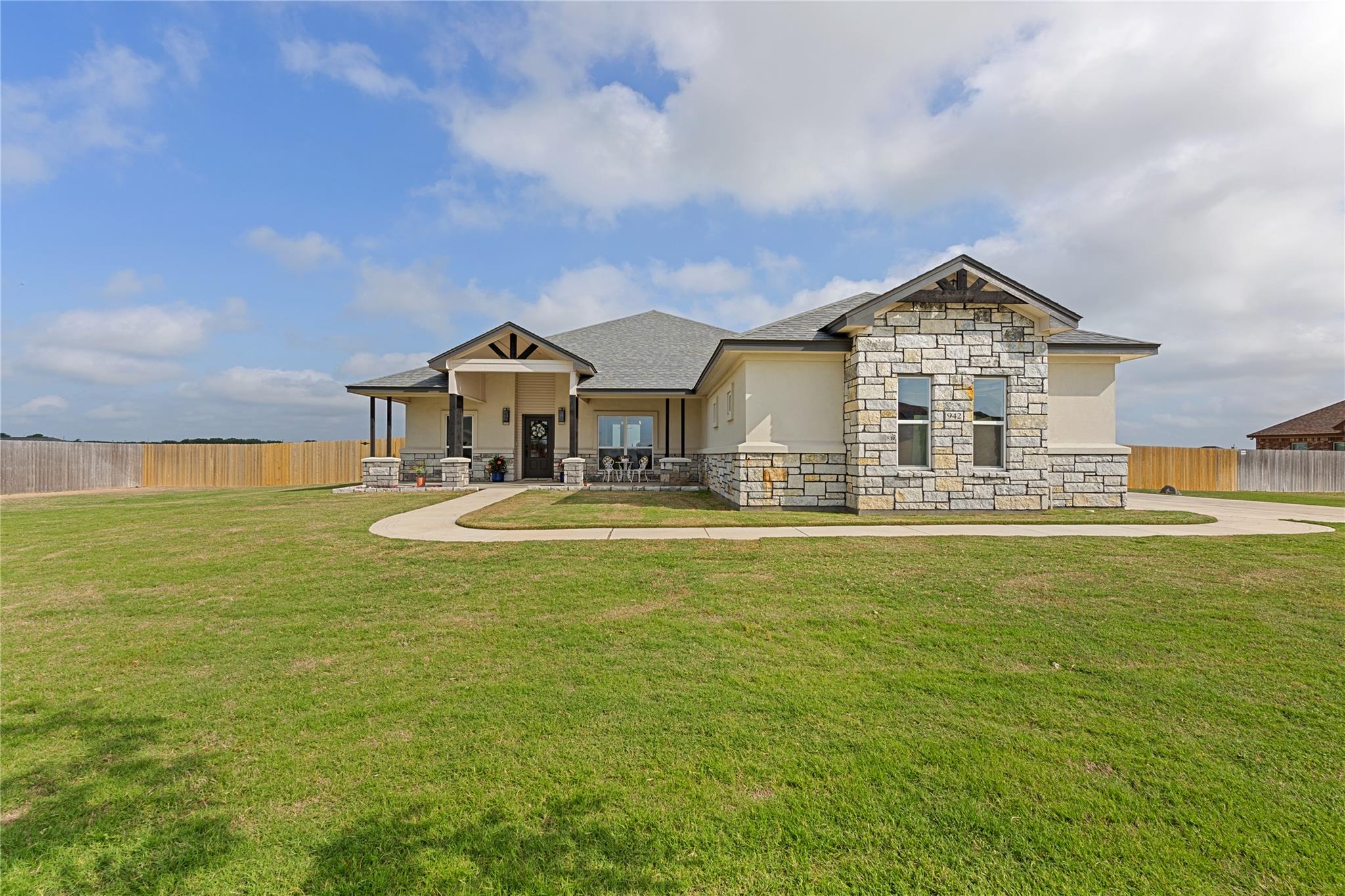 942 Inka Rd, Salado, TX 76571