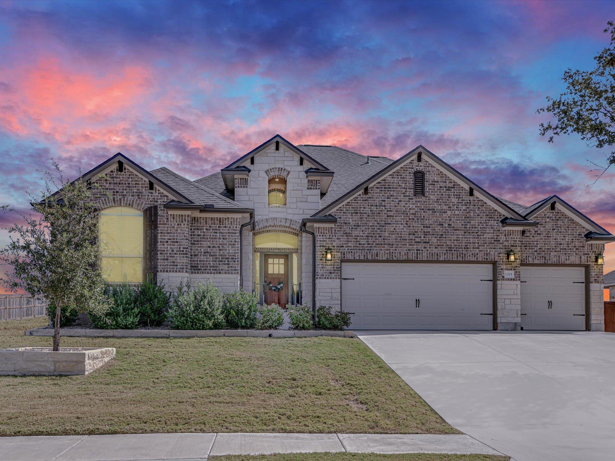 1701 Meadow Crest Dr, Salado, TX 76571