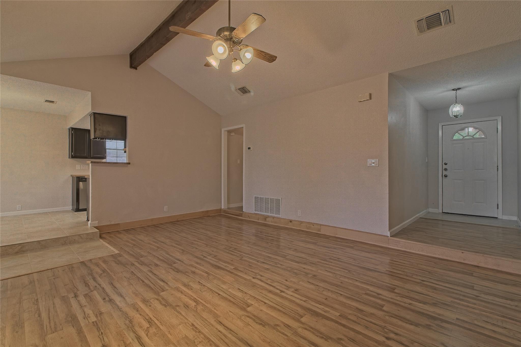 1804 CEDARLAWN St, Taylor, TX 76574