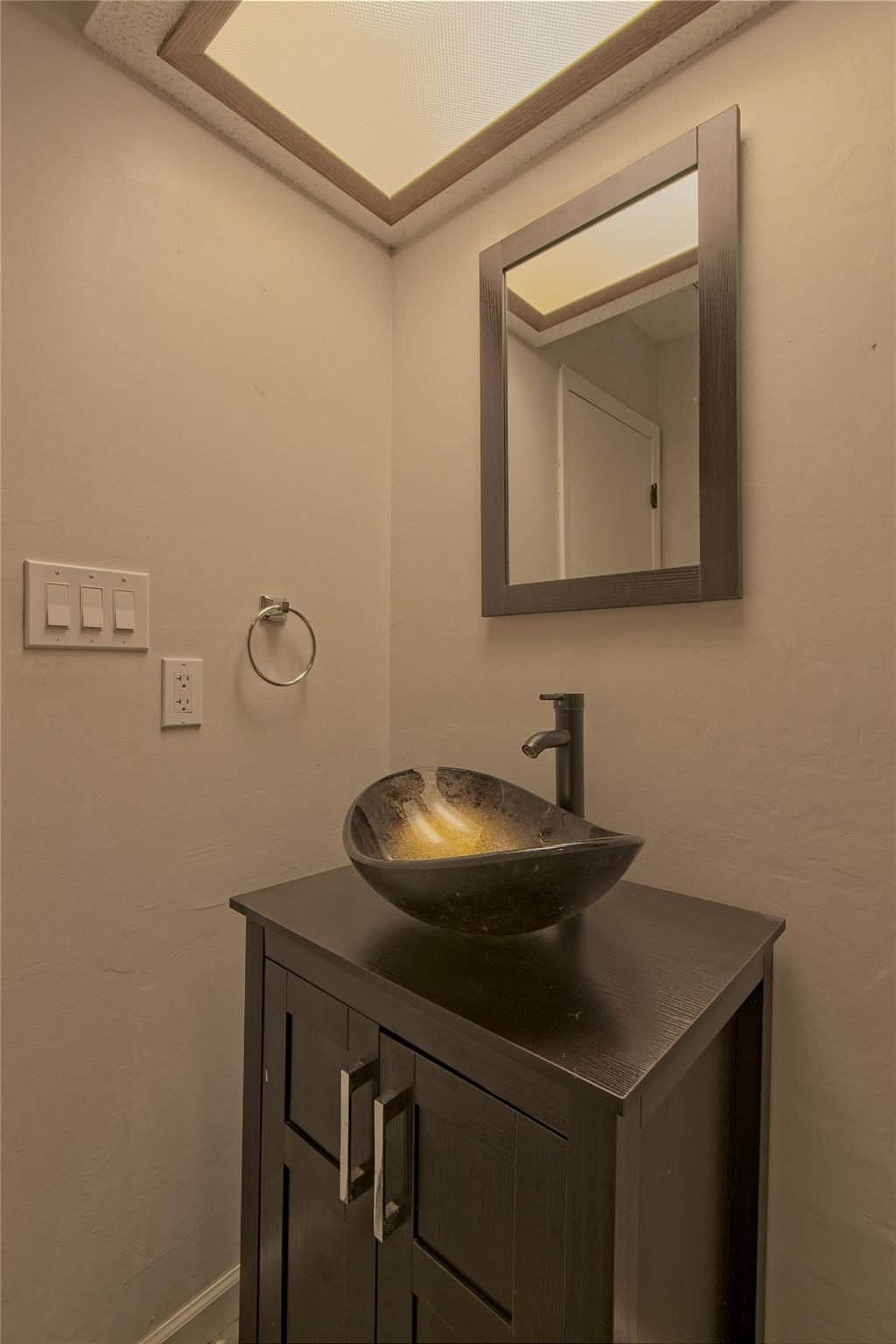 1804 CEDARLAWN St, Taylor, TX 76574