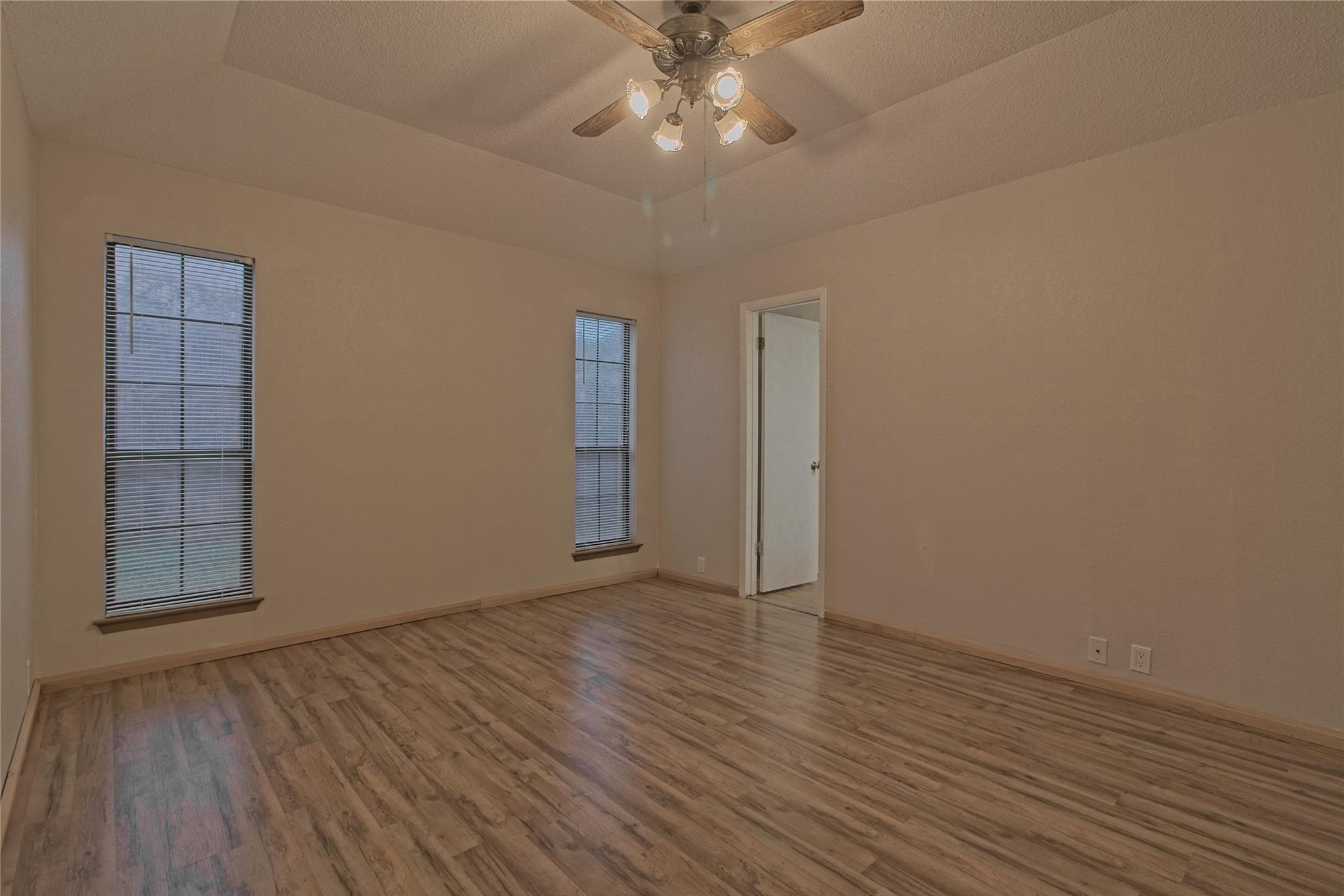 1804 CEDARLAWN St, Taylor, TX 76574