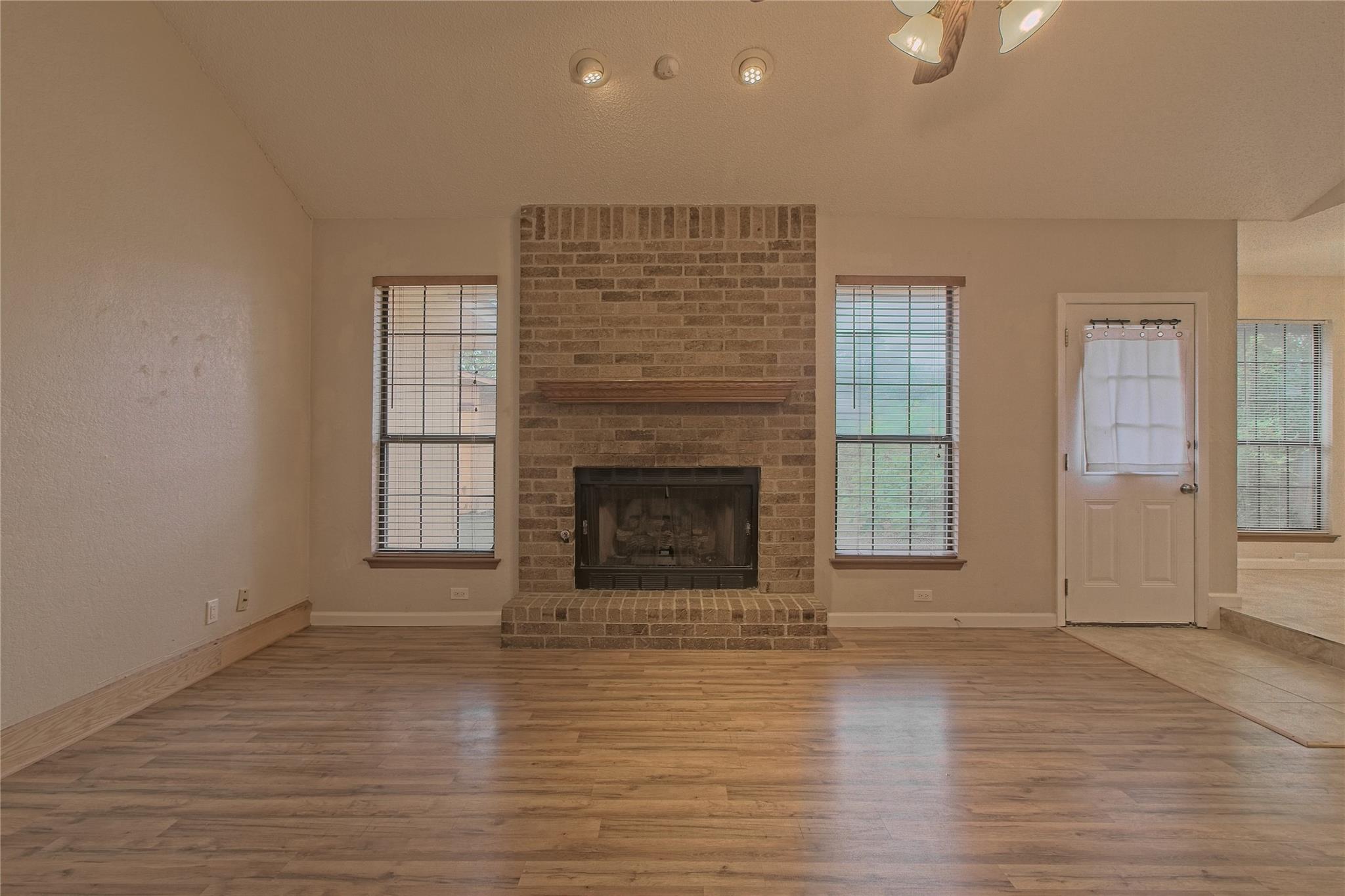 1804 CEDARLAWN St, Taylor, TX 76574