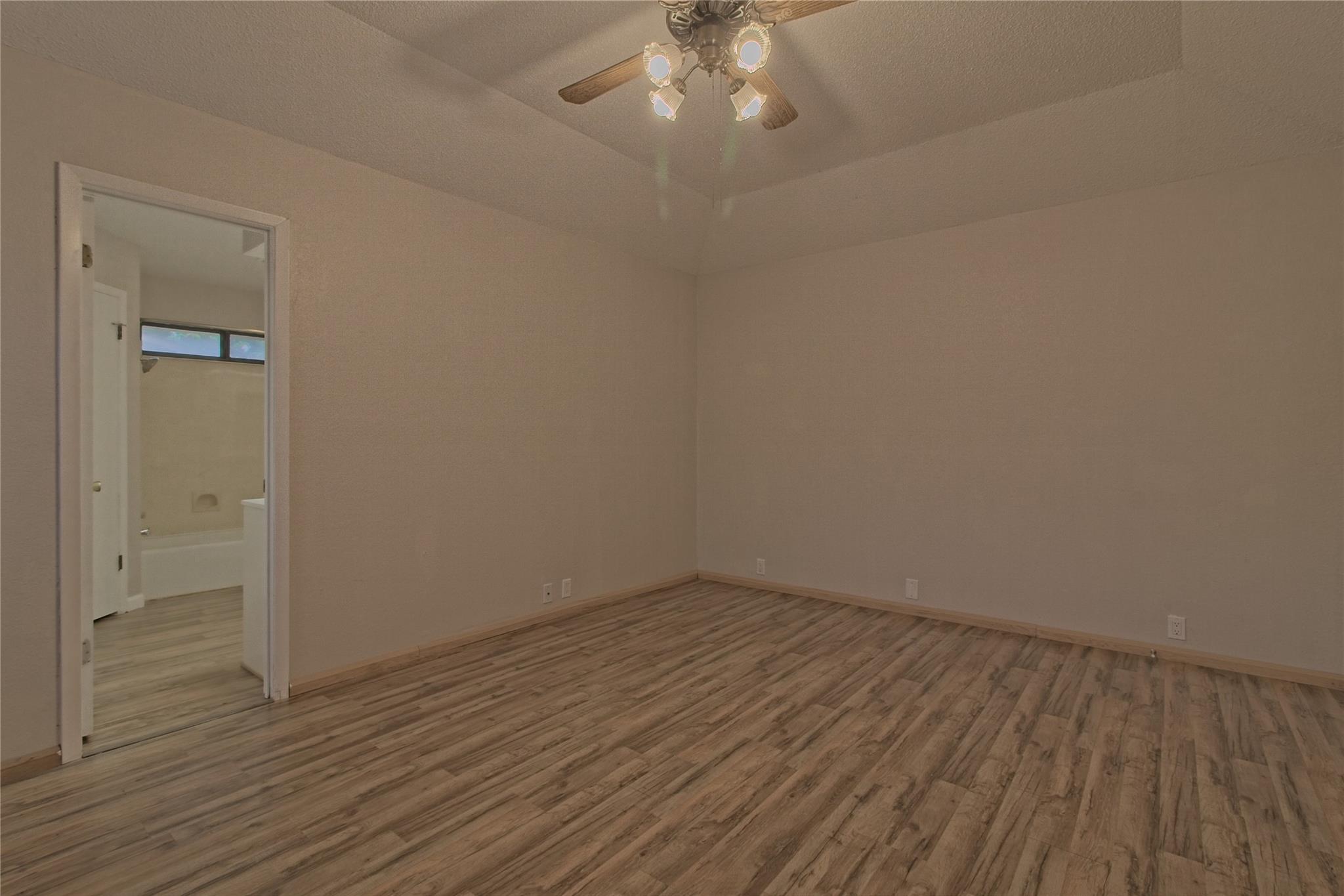 1804 CEDARLAWN St, Taylor, TX 76574