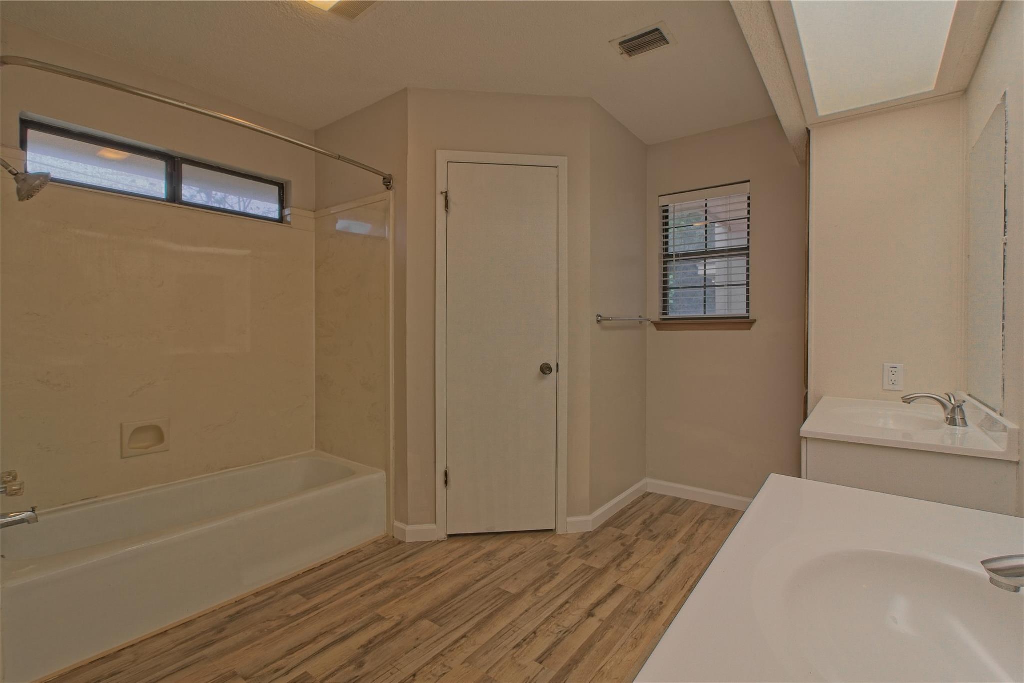 1804 CEDARLAWN St, Taylor, TX 76574