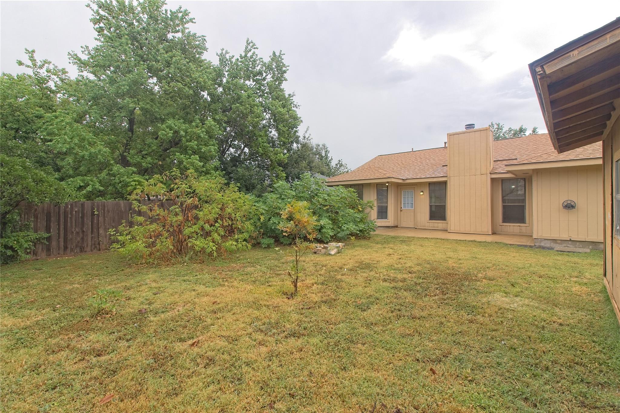 1804 CEDARLAWN St, Taylor, TX 76574