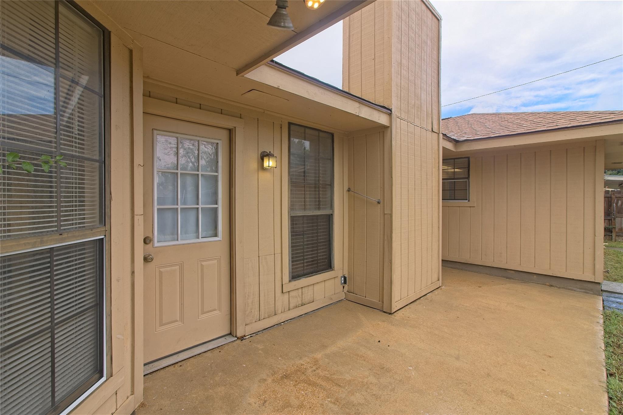 1804 CEDARLAWN St, Taylor, TX 76574