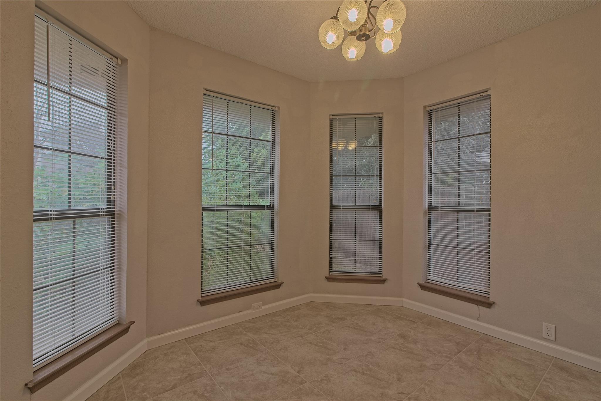 1804 CEDARLAWN St, Taylor, TX 76574